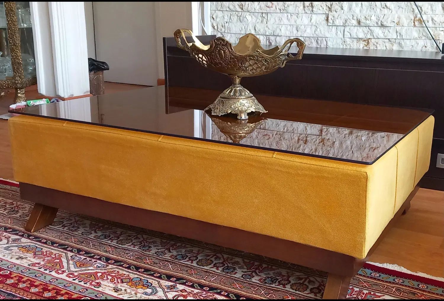 میز جلو مبلی ۱۰۰×۷۰پارچه مخمل تُرک خردلی نو وسالم|مبلمان خانگی و میز عسلی|همدان, |دیوار