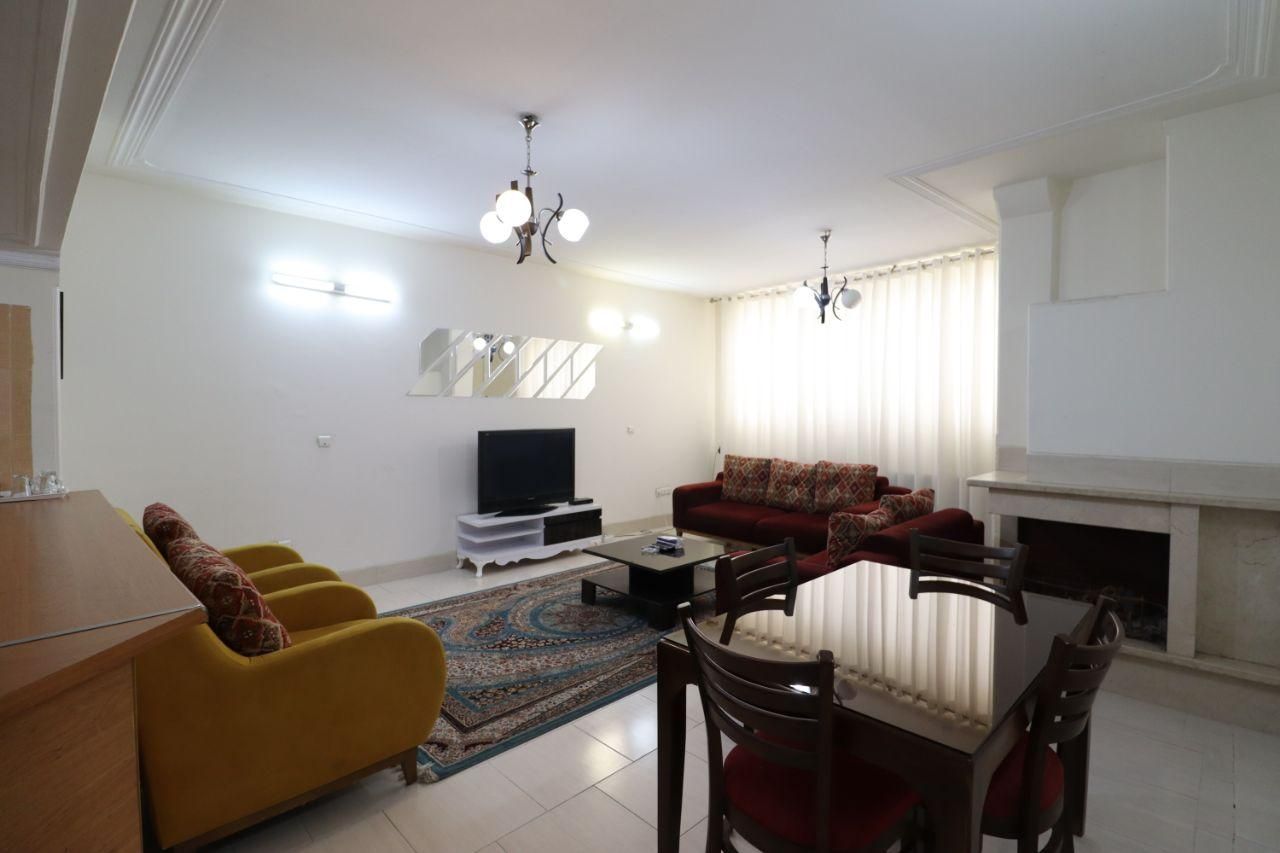 منزل مبله. روزانه. دوخواب و یک خواب|اجارهٔ کوتاهمدت آپارتمان و سوئیت|شیراز, ریشمک|دیوار