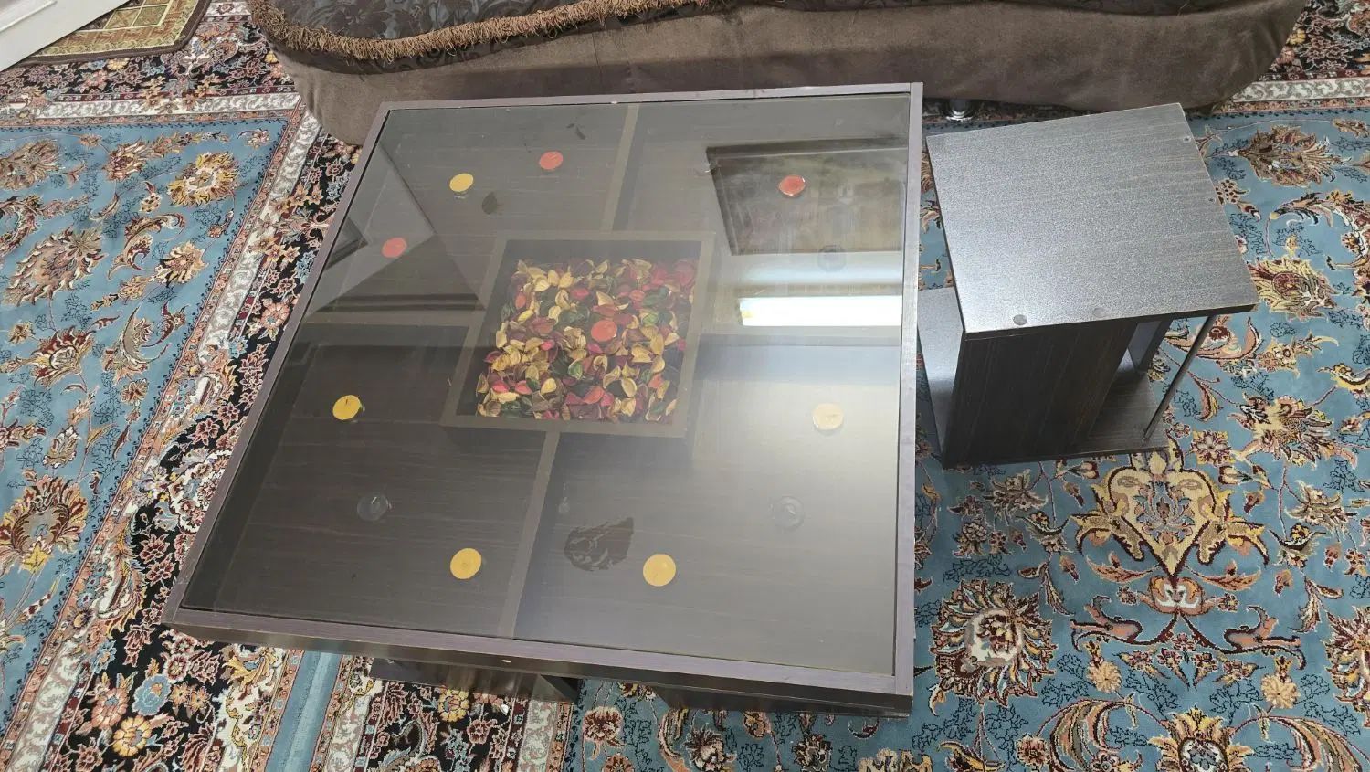 مبل ۶ نفره و میز جلو مبلی|مبلمان خانگی و میز عسلی|تهران, چهارصد دستگاه|دیوار
