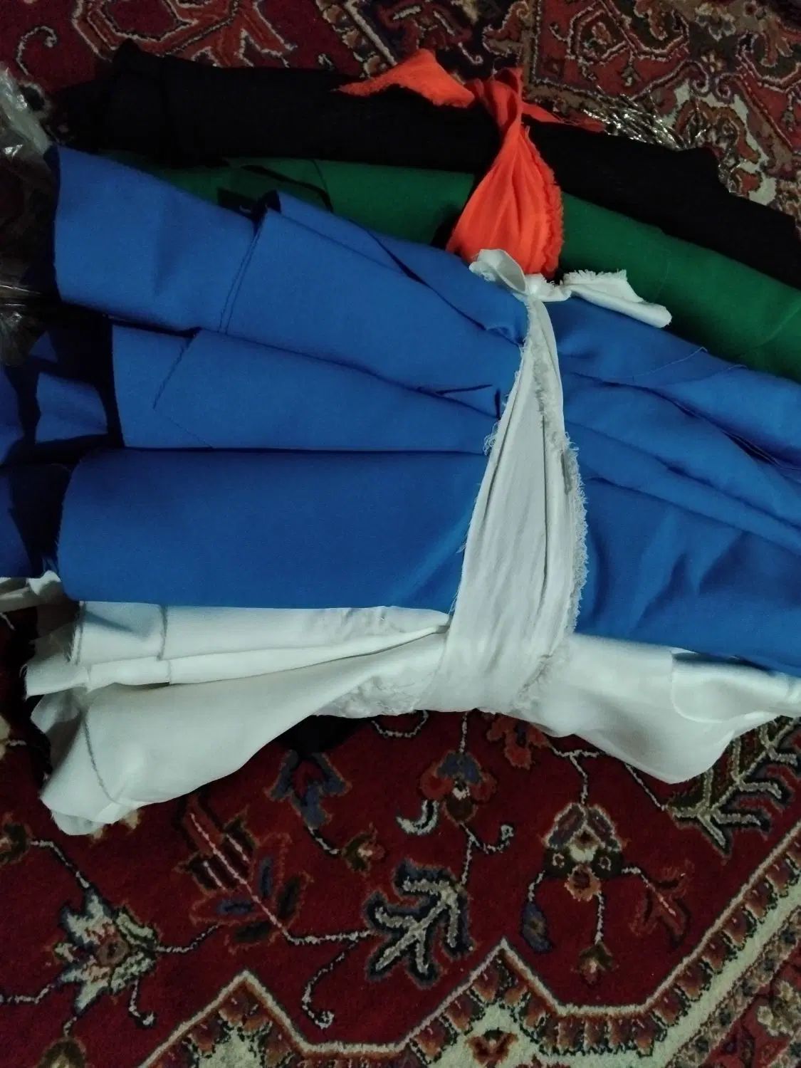سلام مقداری مانتو برش خورده و کار شده فاقد پشت|لباس|تهران, سعیدآباد|دیوار