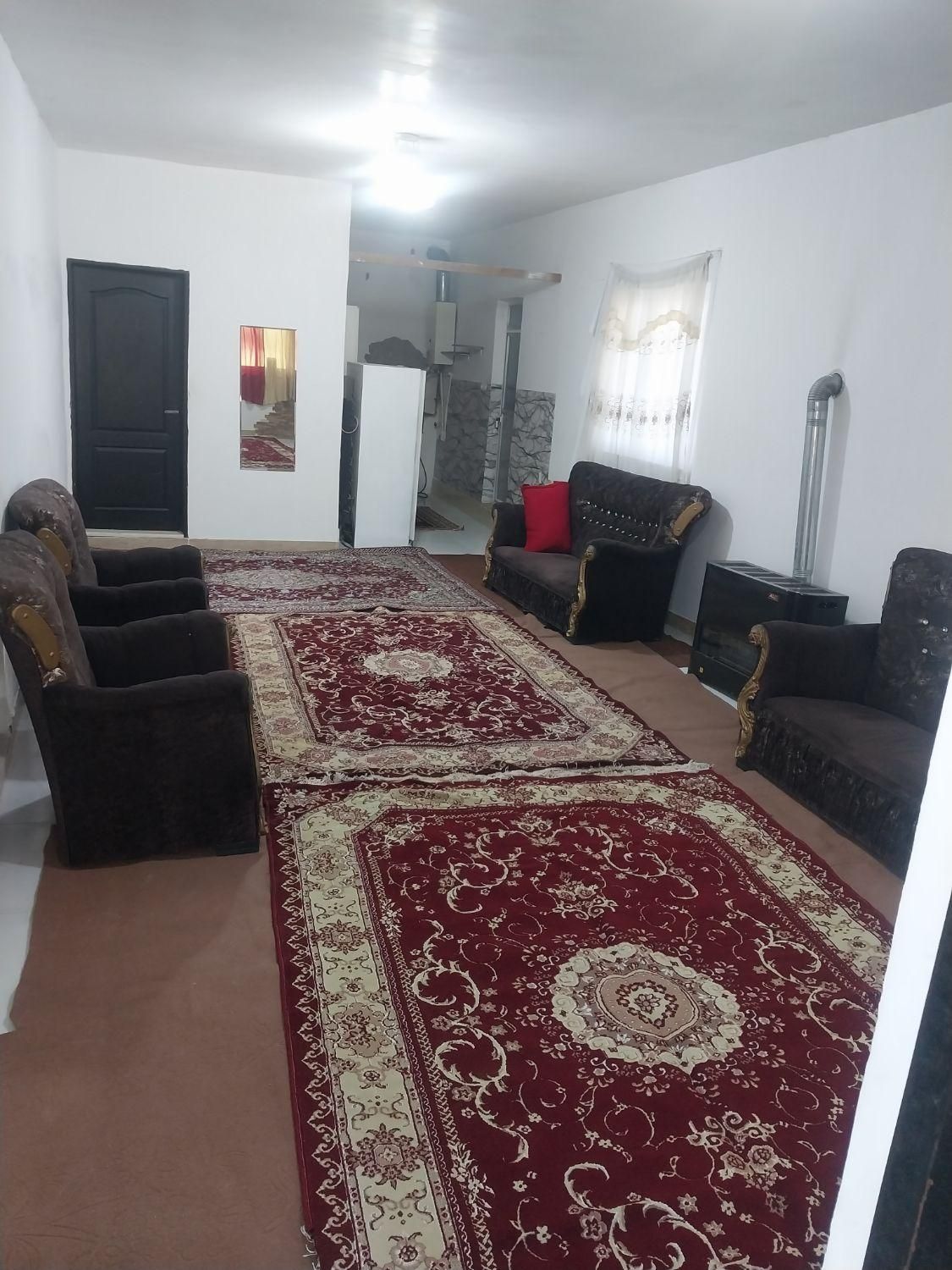 اجاره کوتاه مدت/فضای باز و سرسبز/رشت/مناسب خانواده|اجارهٔ کوتاه‌مدت ویلا و باغ|رشت, آب و برق|دیوار