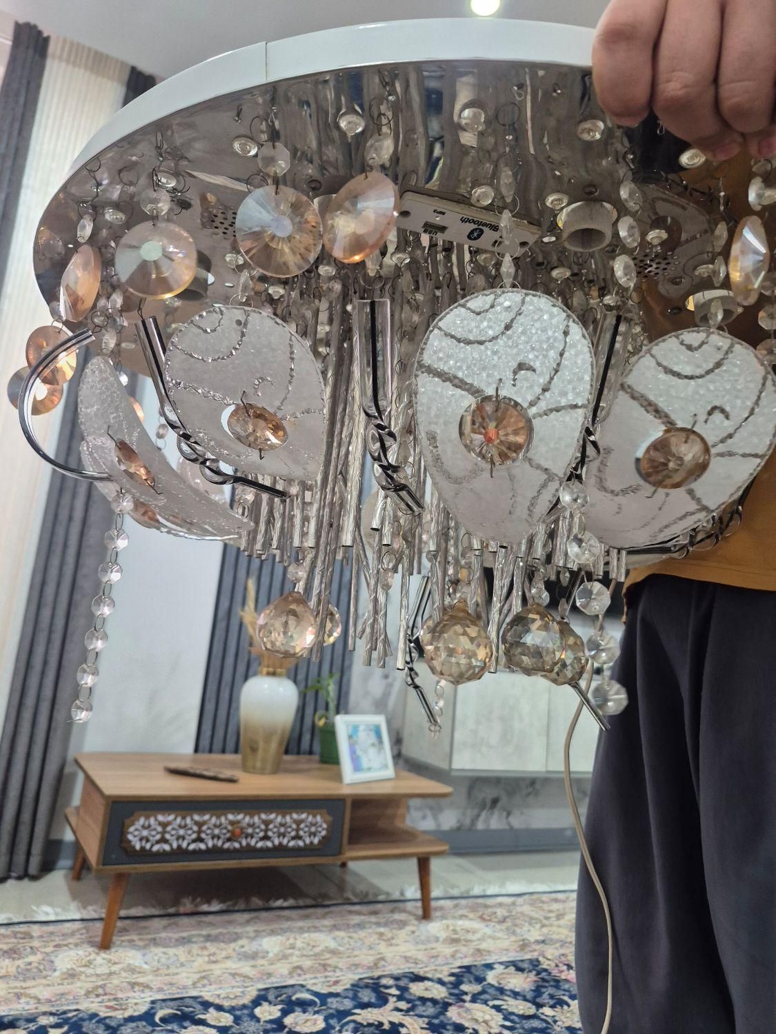لوستر ۱۲ چراغه پورت یو اس پی و بلوتوث اسپیکر دار|لوستر و چراغ آویز|اهواز, فرهنگ شهر|دیوار