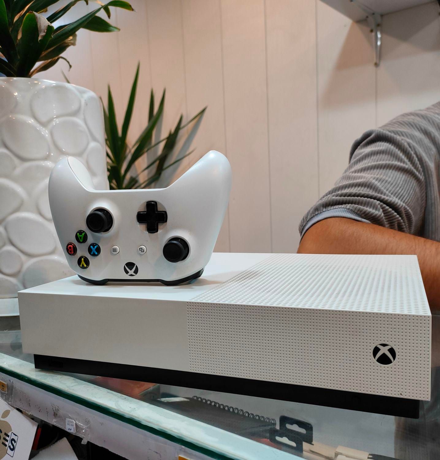 XBOX ONE S 1TRA|کنسول، بازی ویدئویی و آنلاین|کرج, گوهردشت|دیوار