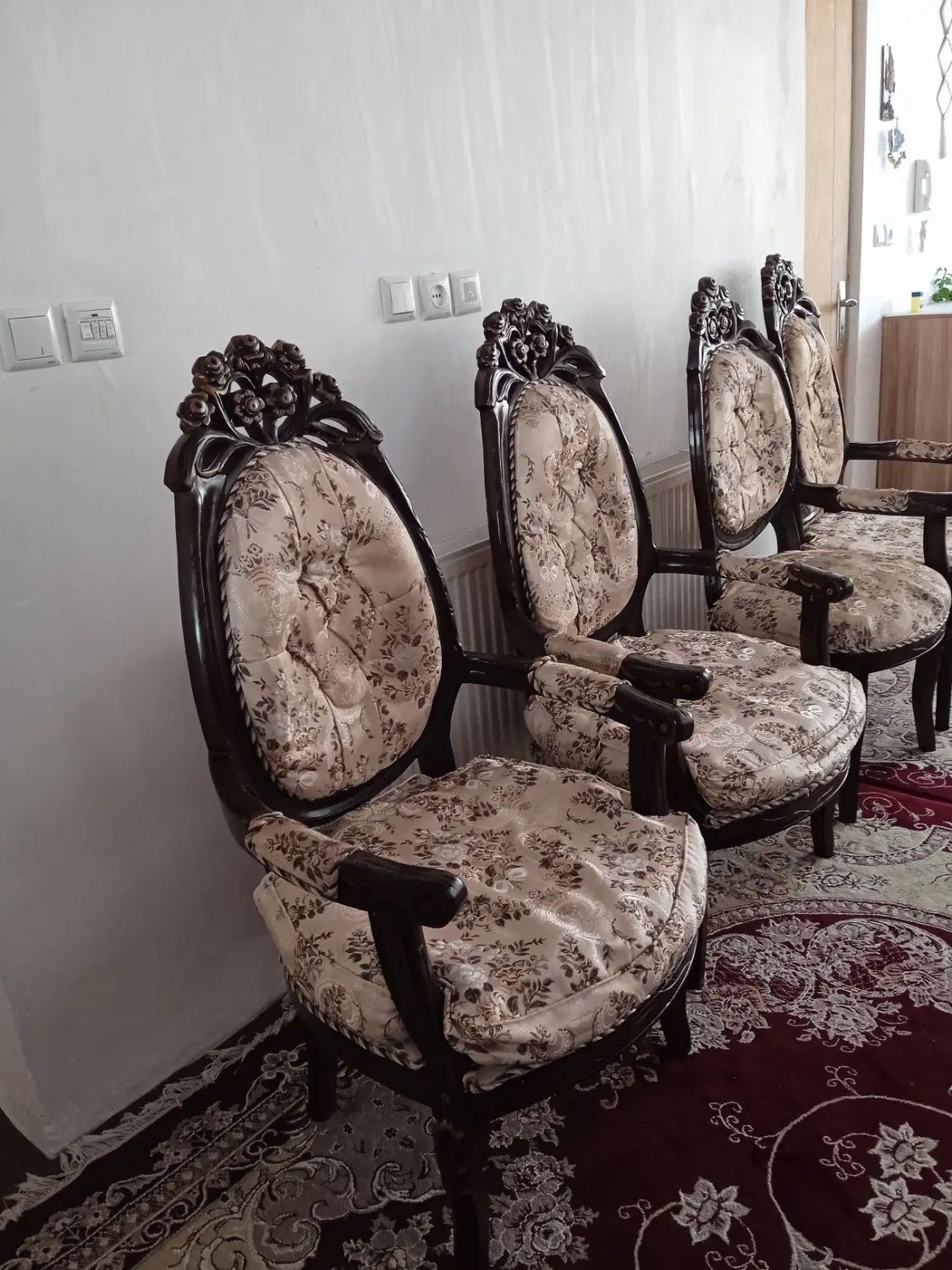 مبل ۹ نفره با میز غذاخوری ۷نفره قیمت ۱۵ میلیون|مبلمان خانگی و میز عسلی|شهرکرد, |دیوار