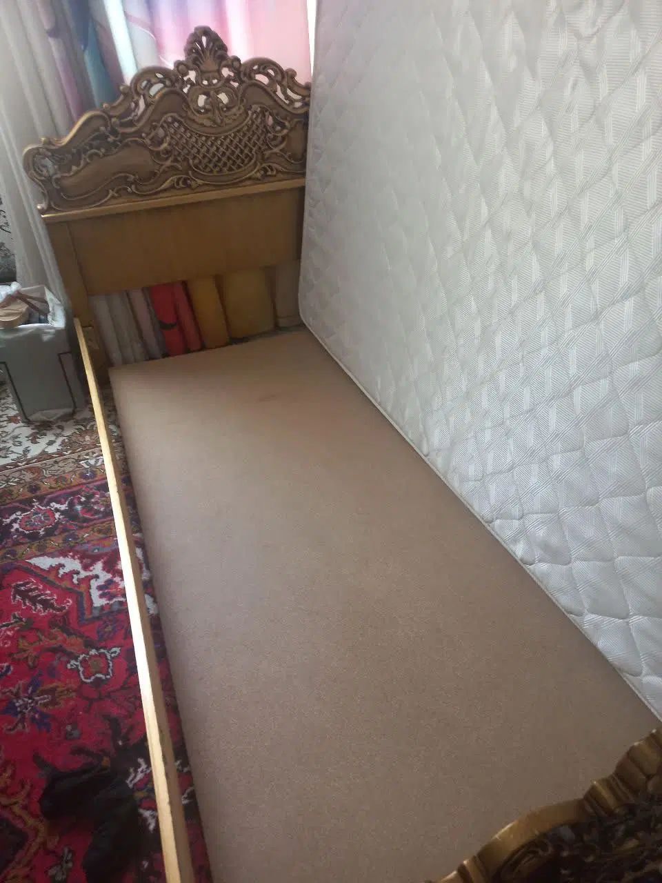 تخت خواب یکنفره سلطنتی|تخت و سرویس خواب|کرج, باغستان|دیوار