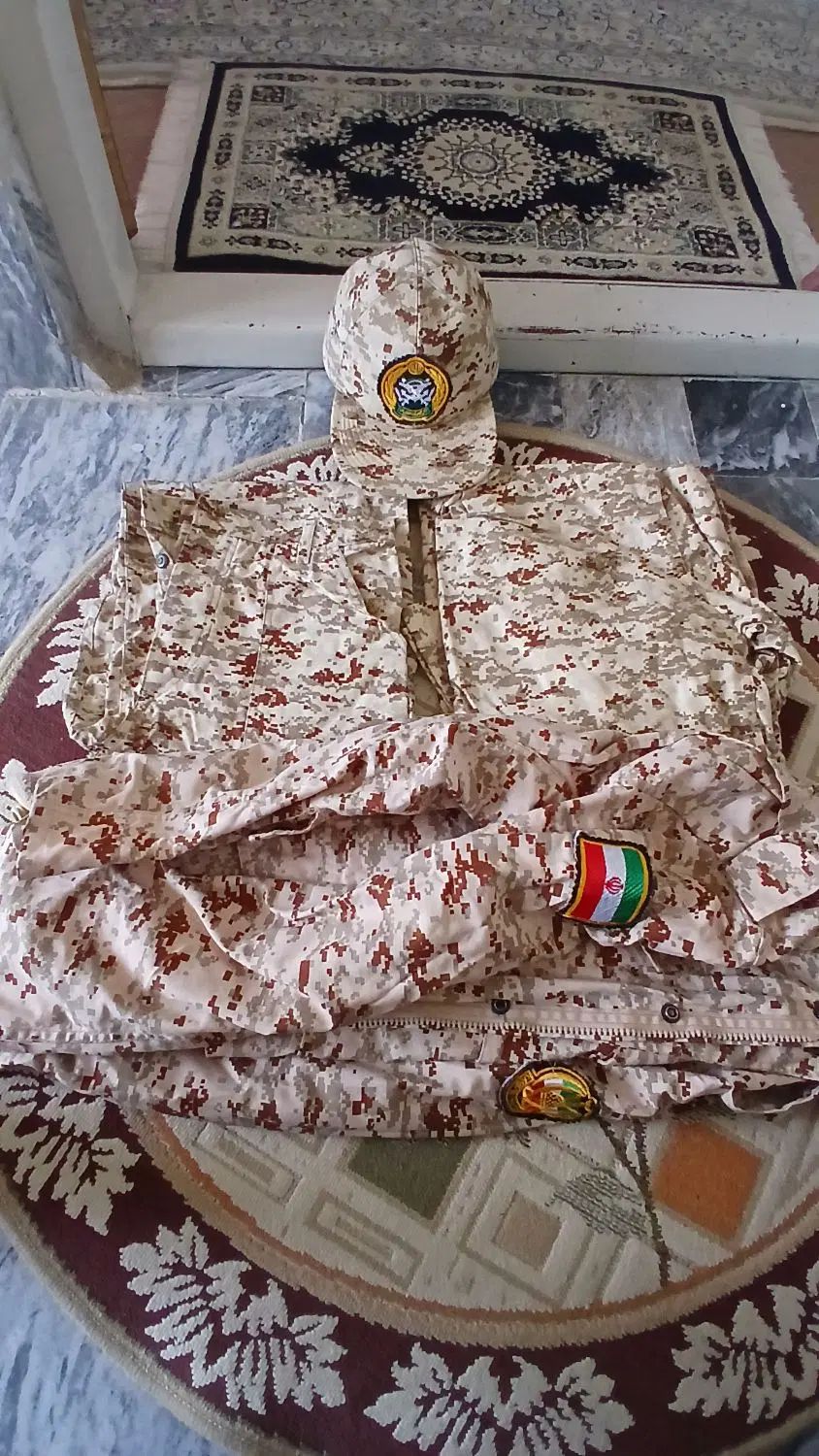 لباس سرباز ارتش و اورکت همه نو و استفاده نشده|لباس|بروجرد, |دیوار