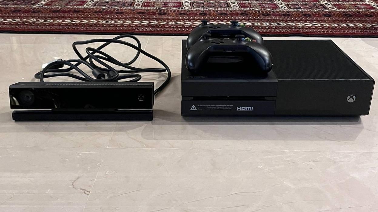 کنسول Xbox one (همراه با کینکت)(دو دسته)|کنسول، بازی ویدئویی و آنلاین|اصفهان, سپاهان‌شهر|دیوار