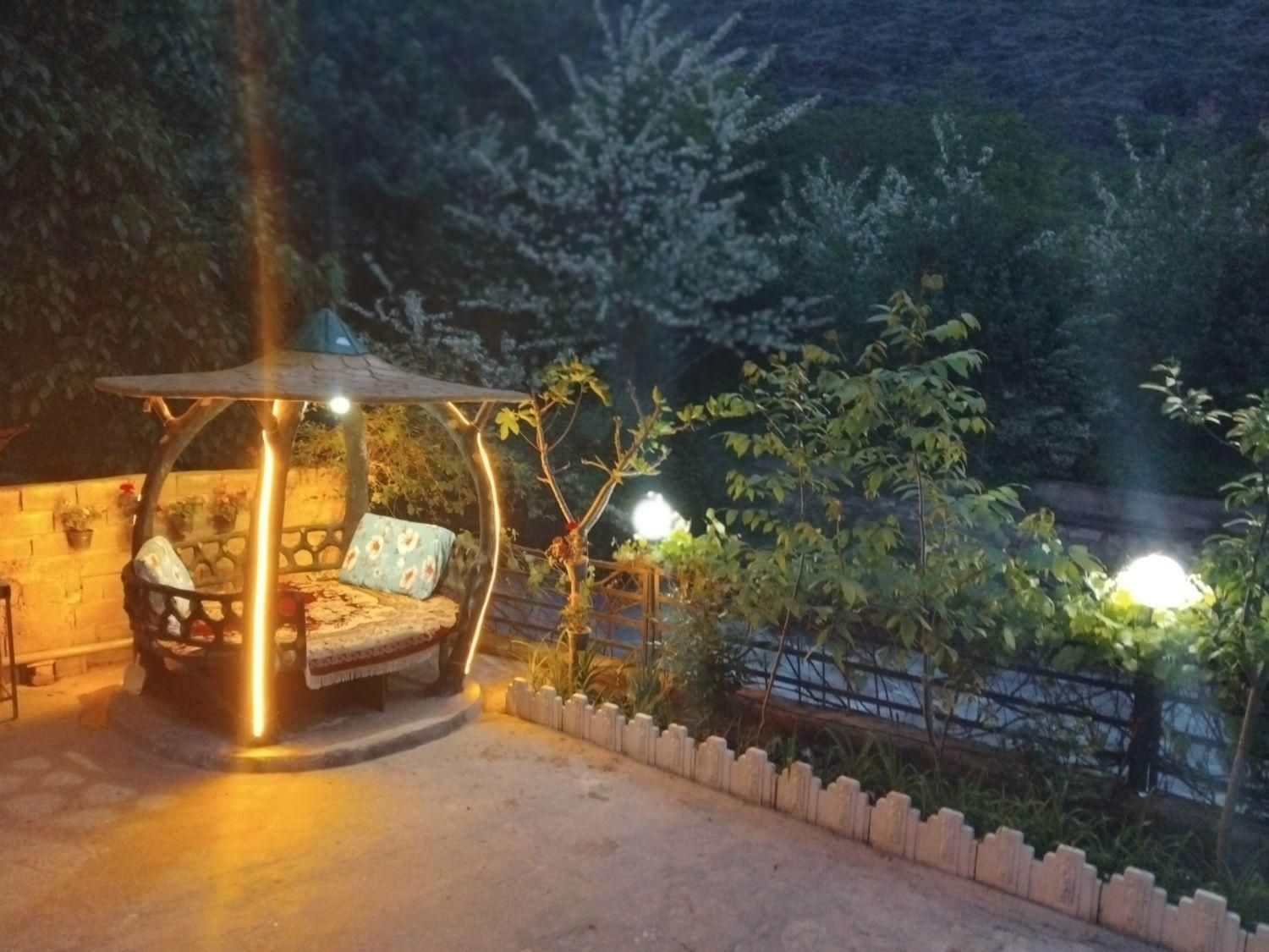 ویلا اجاره مشرف به رودخانه|اجارهٔ کوتاه‌مدت ویلا و باغ|کلاردشت, |دیوار