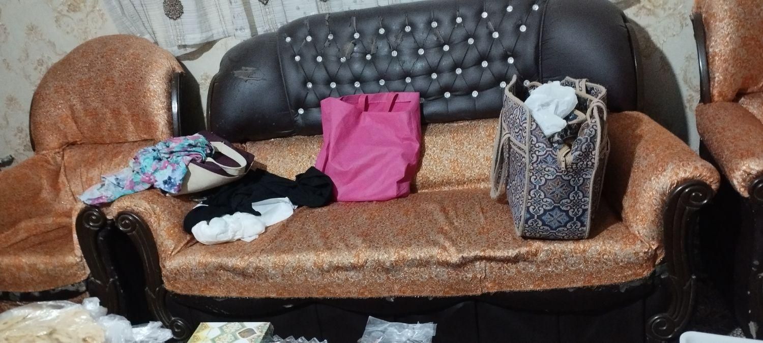 ۲ دست مبل|مبلمان خانگی و میز عسلی|اصفهان, قلعه طبره|دیوار