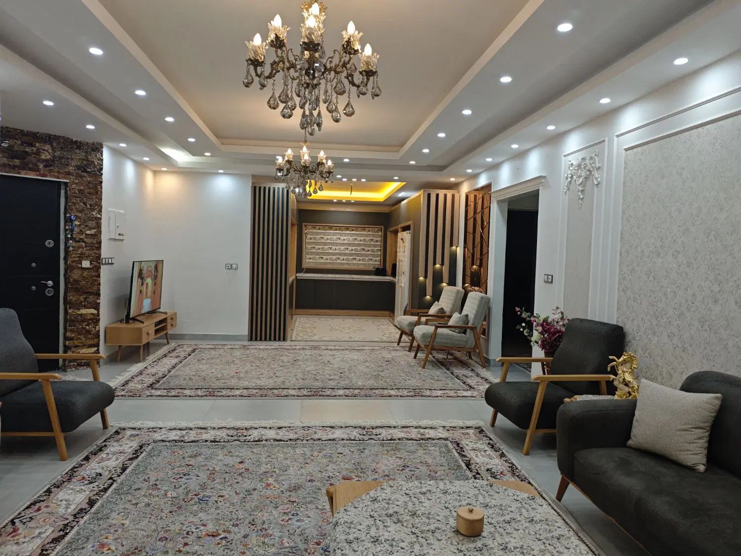 فروش آپارتمان ممکو ۳خواب طبقه بالا لاکچری|فروش آپارتمان|چمران, |دیوار