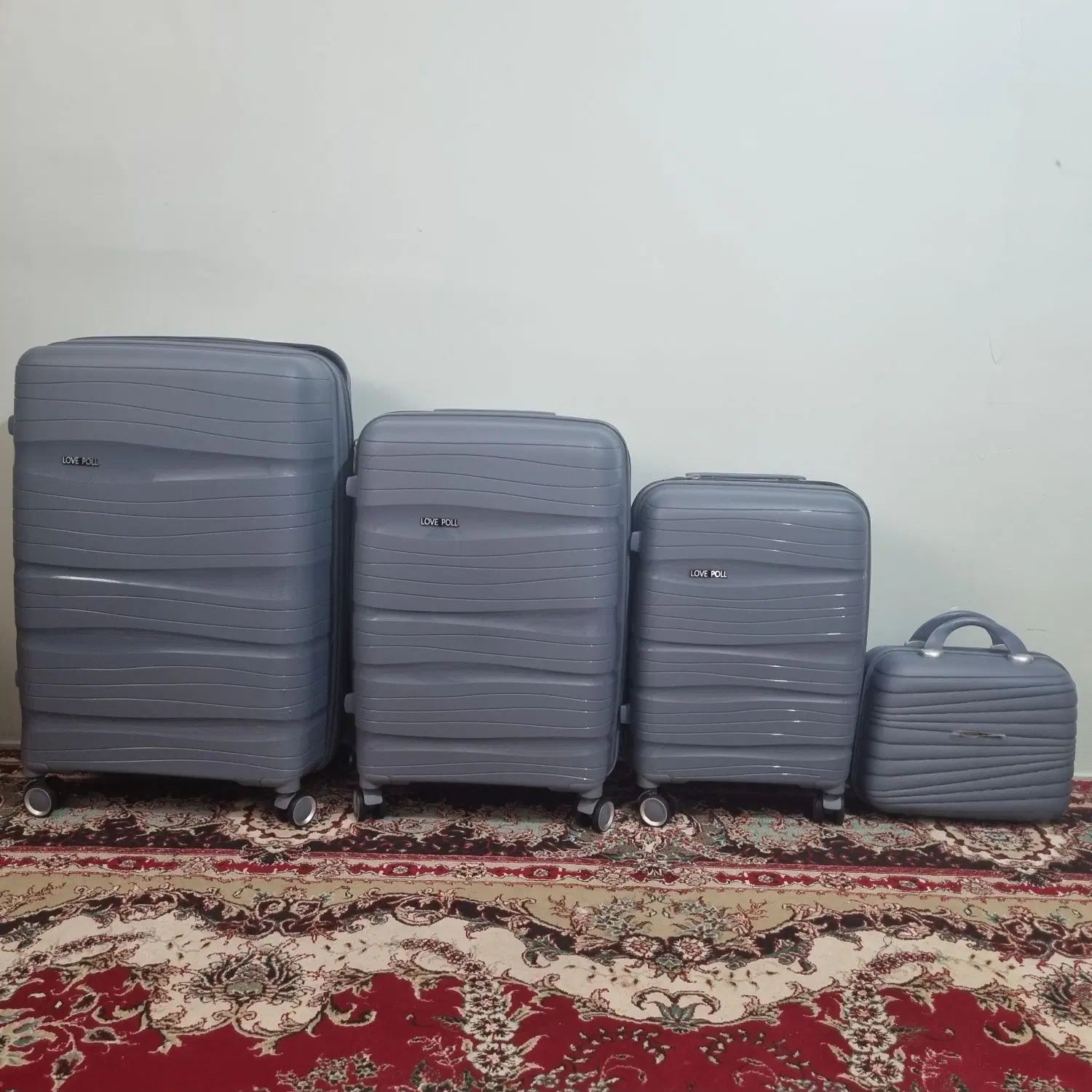 چمدان مسافرتی ۴تکه|کیف، کفش، کمربند|اصفهان, رزمندگان|دیوار