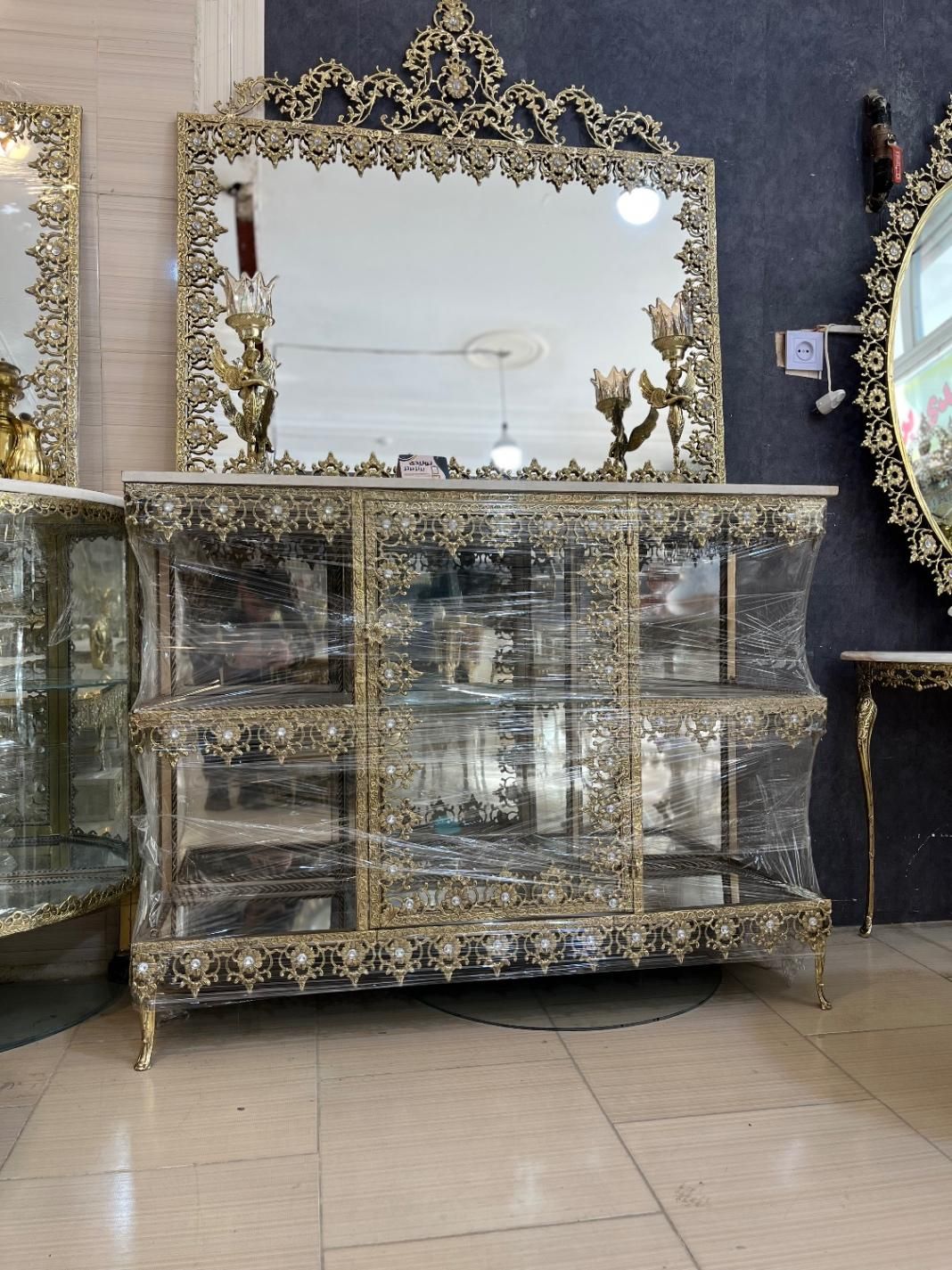 آیینه ویترین برنز باکس داردوبل گل‌آفتاب(برنز برتر)|بوفه، ویترین، کنسول|کرمانشاه, |دیوار