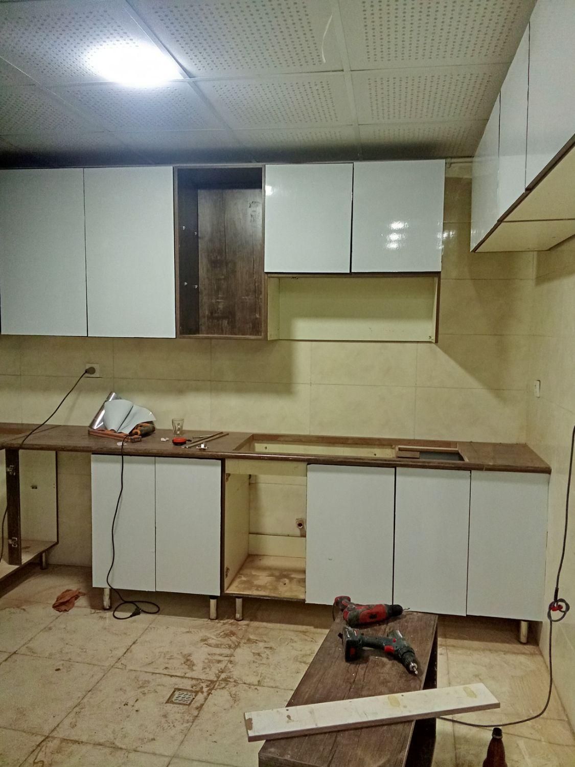 خرده کاری نصاب کابینت وکمددیواری ساخت نواع دکور|خدمات پیشه و مهارت|کرمان, |دیوار