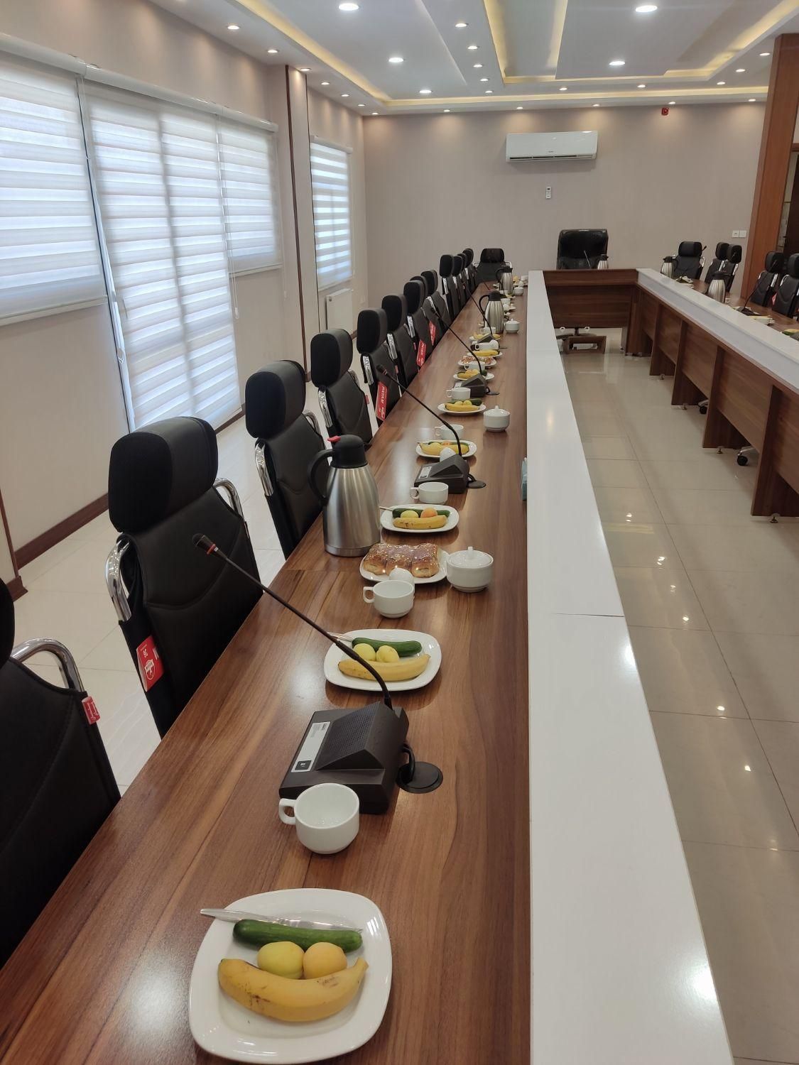 اجاره ساعتی سالن کنفرانس و جلسات|اجارهٔ کوتاه‌مدت دفتر کار و فضای آموزشی|قم, خداکرم|دیوار