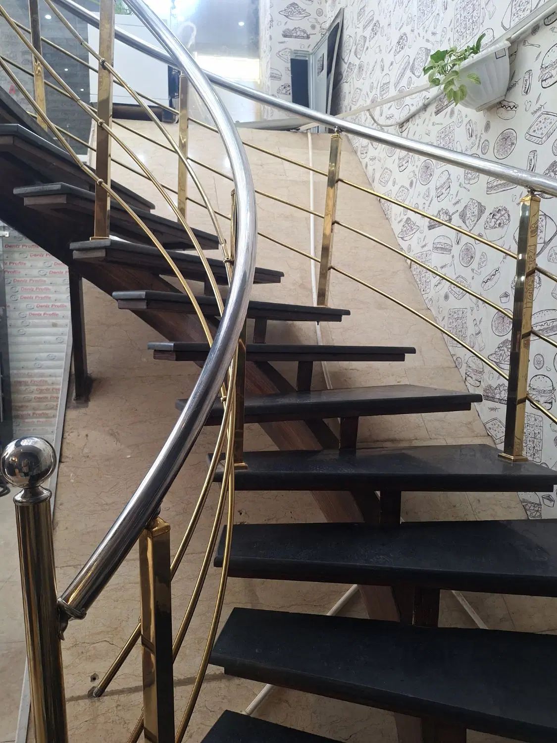۱۴۱متر/۲پارکینگ اختصاصی/پرتردد/تابلوخور|فروش مغازه و غرفه|کرج, مهرویلا جنوبی|دیوار