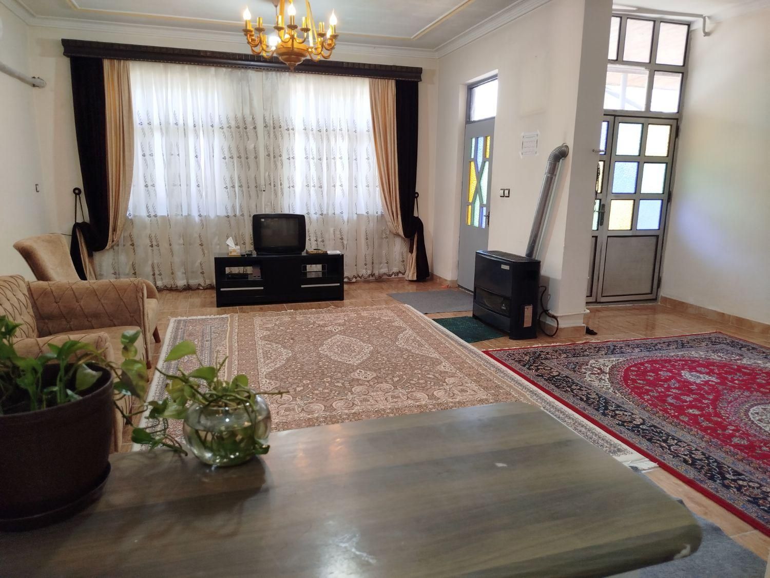 ویلایی اجاره روزانه هفتگی با دو پارکینگ|اجارهٔ کوتاه‌مدت آپارتمان و سوئیت|رشت, حمیدیان|دیوار