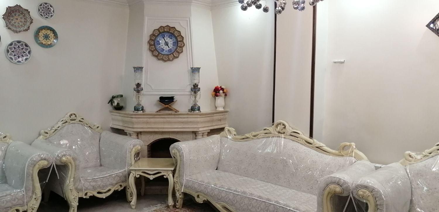 مبل کلاسیک ۷ نفره با عسلی و جلو مبلی بسیار تمیز|مبلمان خانگی و میز عسلی|تهران, دانشگاه علم و صنعت|دیوار