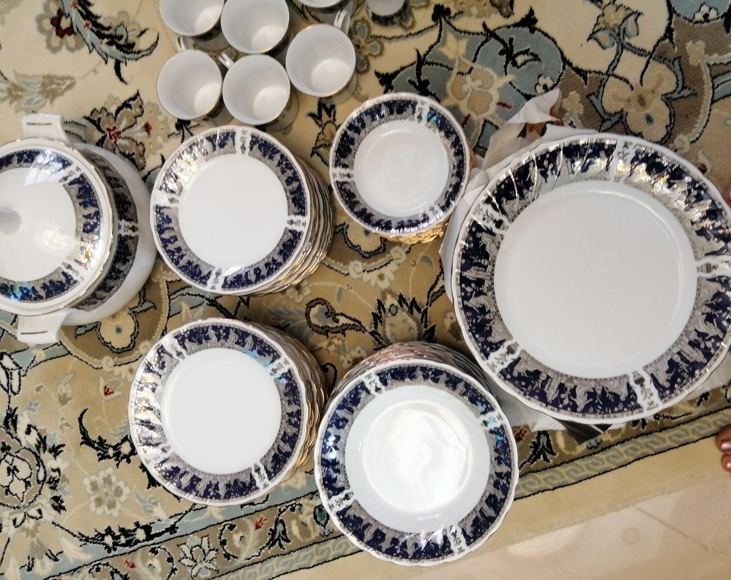 سرویس 12 نفره چینی ژاپن اصل طلاکوب قدیمی|ظروف سرو و پذیرایی|تهران, جوادیه تهرانپارس|دیوار