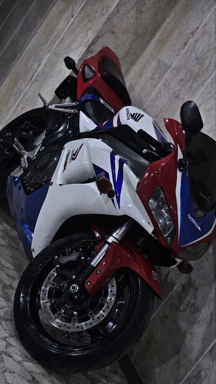 cbr1000rrمدل۲۰۰۷ سالم به شرط|موتورسیکلت|تهران, میدان ولیعصر|دیوار