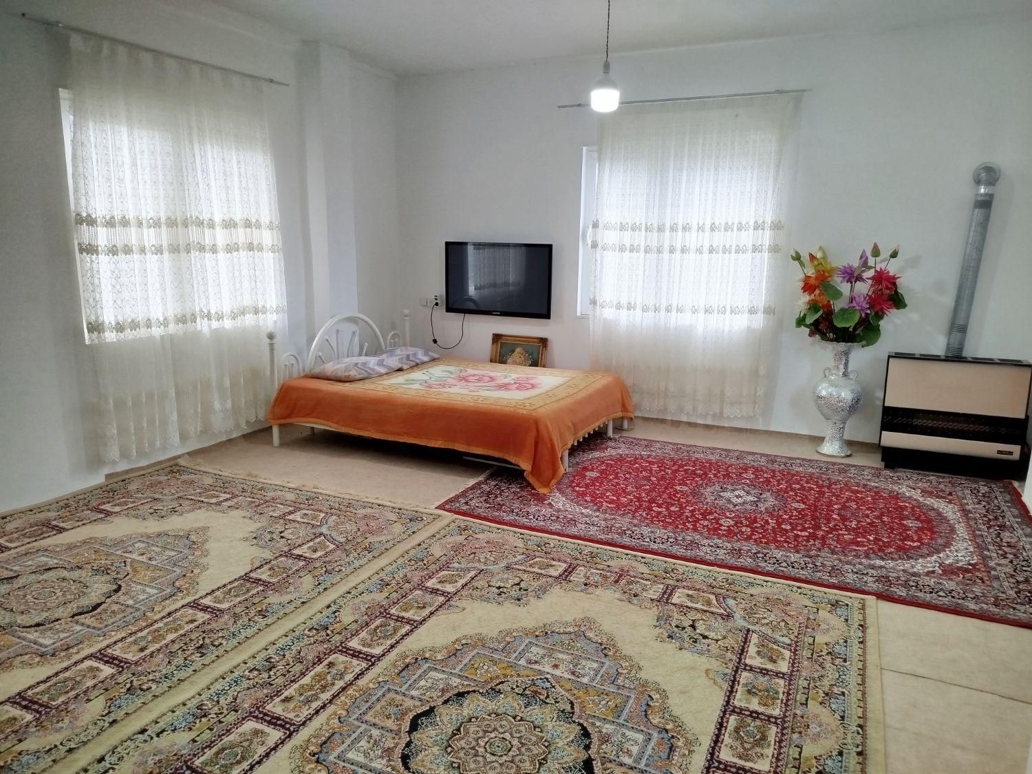 اجاره روزانه ویلا جنگلی|اجارهٔ کوتاه‌مدت ویلا و باغ|حویق, |دیوار