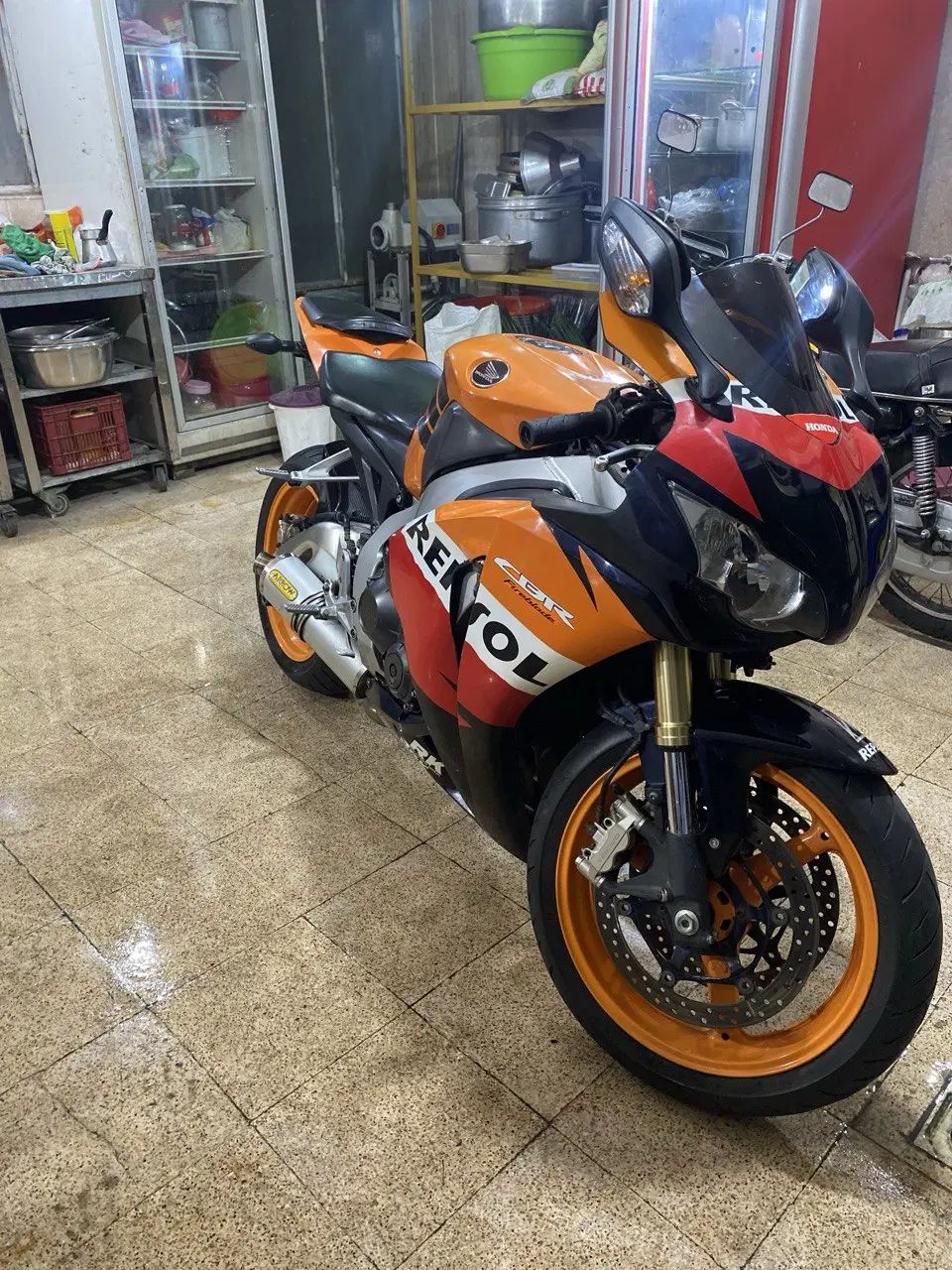 cb cbr1000رپسول 2011|موتورسیکلت|تهران, نیروی هوایی (پیروزی)|دیوار