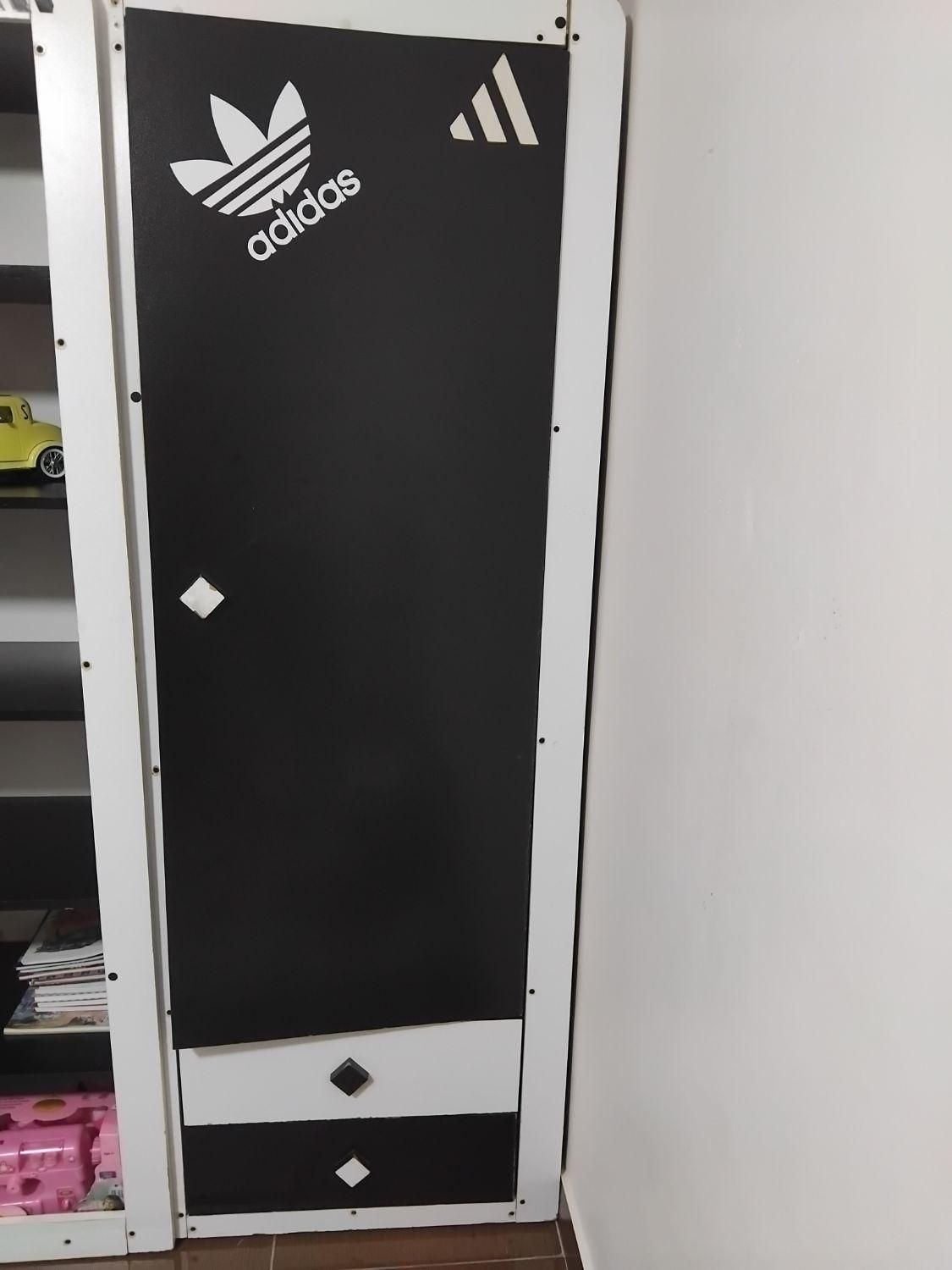 ۲عددکمد جا رختی وجای کتاب وعروسک اسپرت ادیداس|جاکفشی، کمد، دراور|هرسین, |دیوار