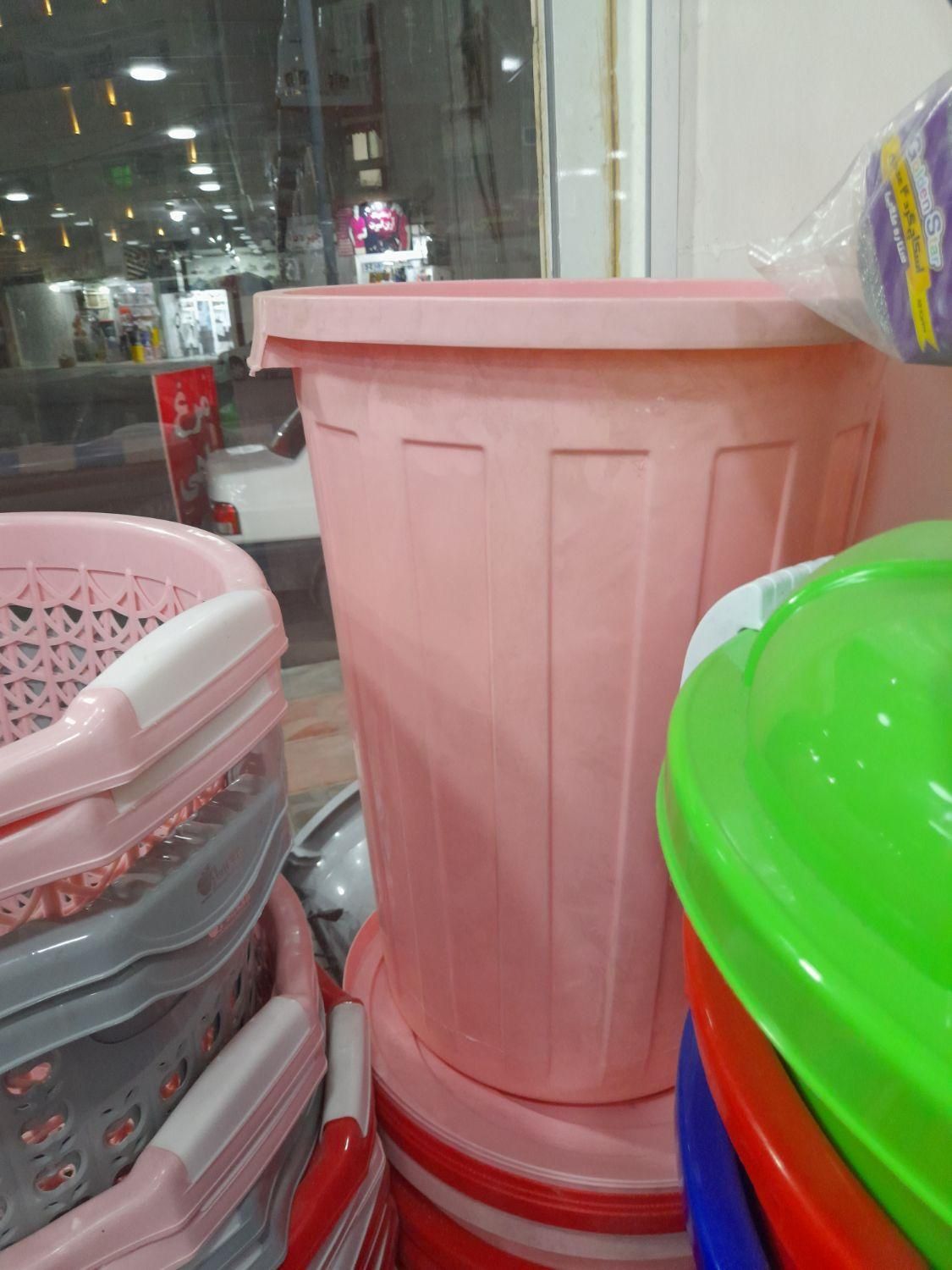 پلاسکو برون|آب‌چکان و نظم‌دهنده ظروف|مسجد سلیمان, |دیوار
