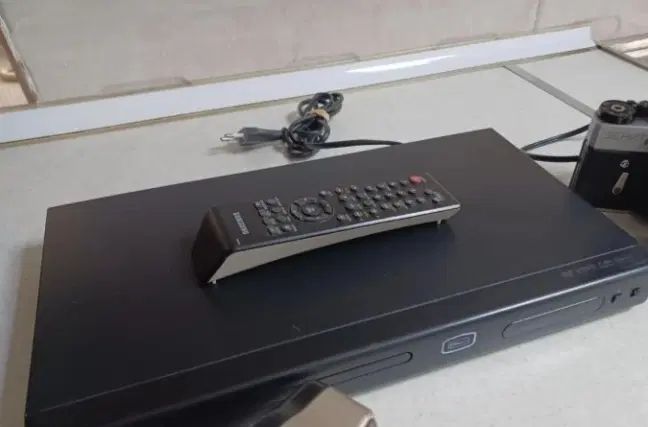 دستگاه DVD قدیمی کاملا سالم|پخش‌کننده DVD و ویدیو|تهران, کوثر|دیوار