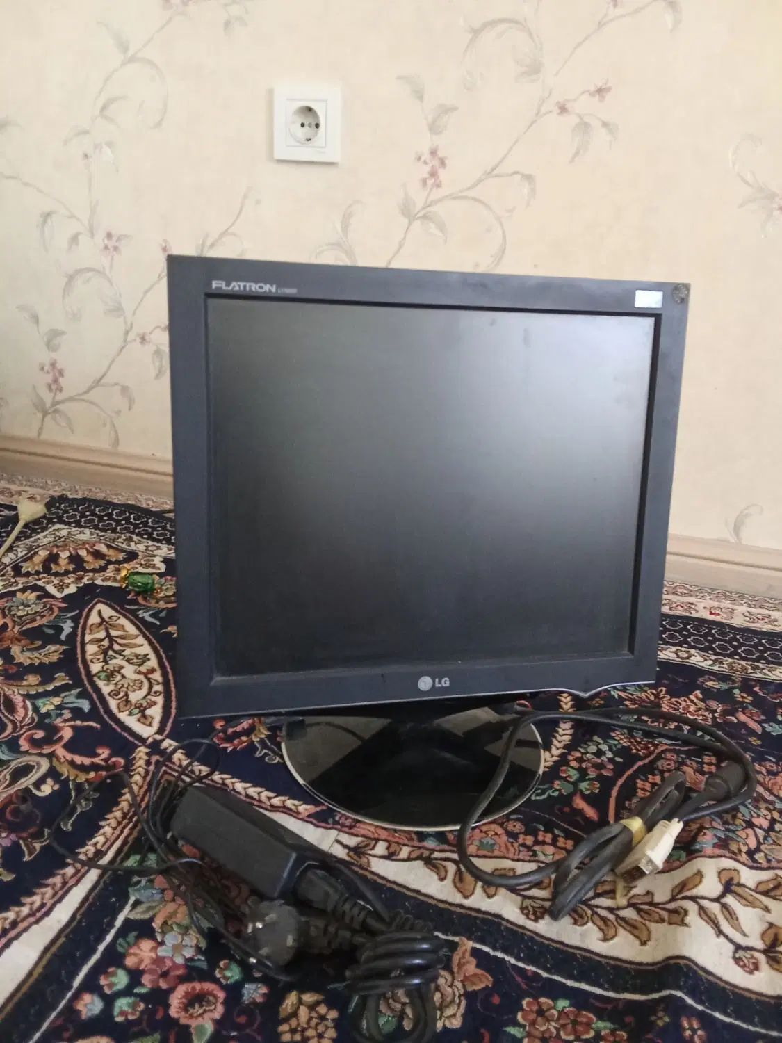 ال سی دی    LG 17inch|رایانه رومیزی|مشهد, شهرک لشکر (شهرک غرب)|دیوار