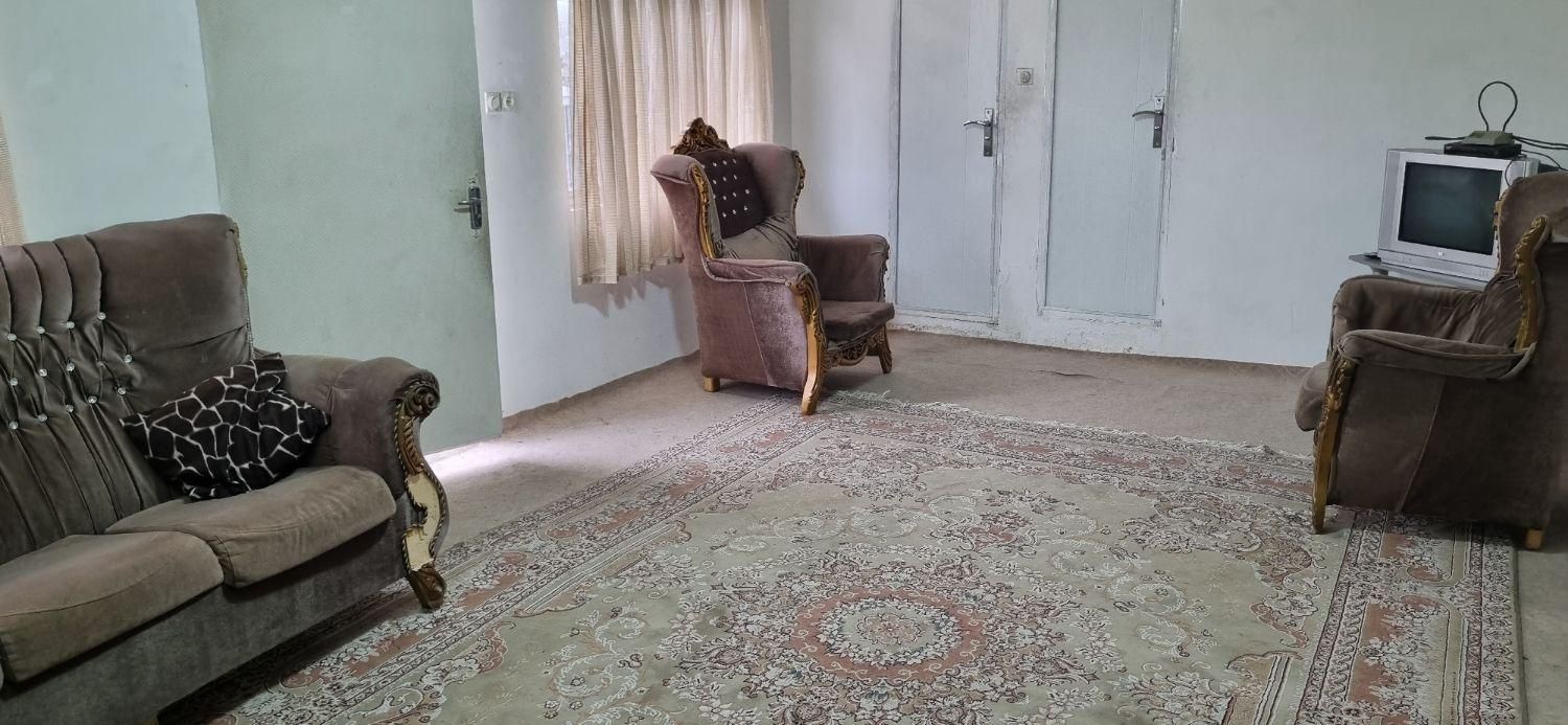 منزل دربست پارکینگ دار در رشت میدان نیرودریایی|اجارهٔ کوتاه‌مدت آپارتمان و سوئیت|رشت, شهرک شهید رجایی|دیوار