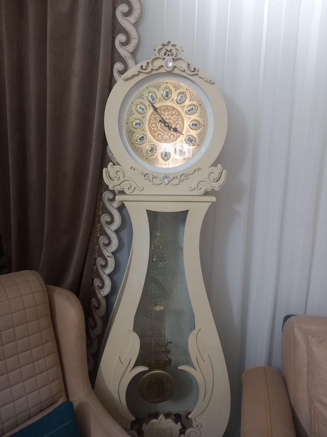 ساعت ایستاده کاملا سالم ونو|ساعت دیواری و تزئینی|لنگرود, |دیوار