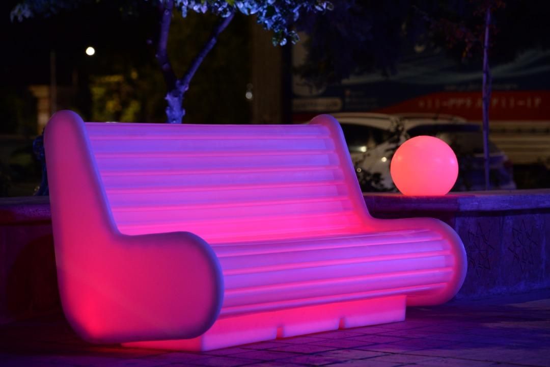 نیمکت شهری پلی اتیلن نورانی برقی چراغ دار led|صندلی و نیمکت|تهران, دریاچه شهدای خلیج فارس|دیوار