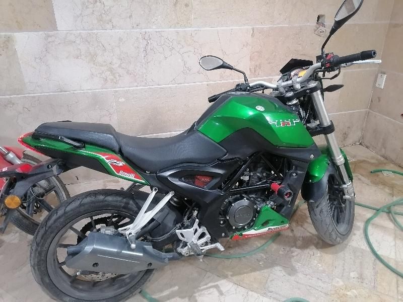 بنلی 250 استسنایی، معاوضه با ماشین|موتورسیکلت|یزد, |دیوار