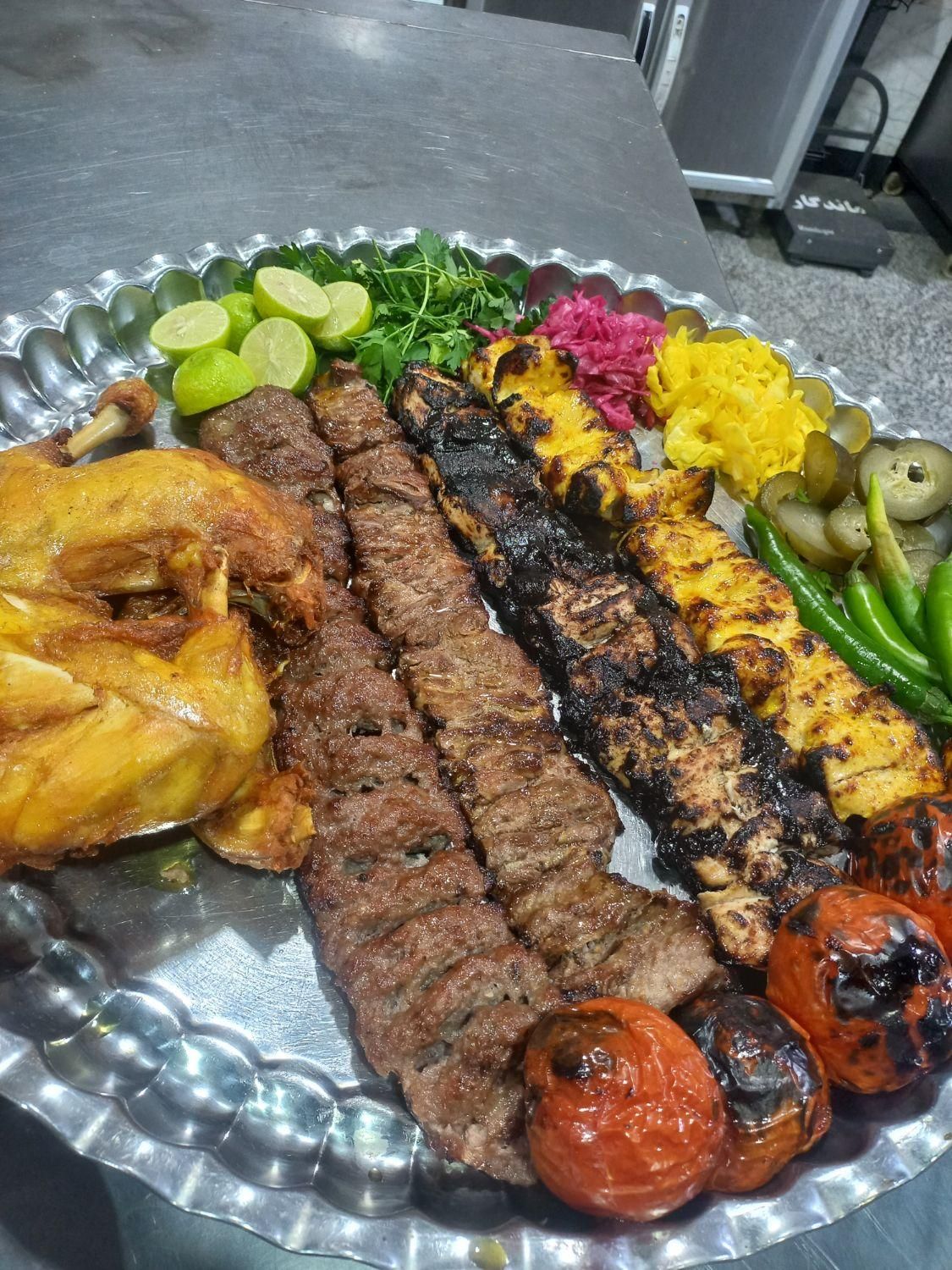 سالن کار اشپز کمک اشپز ظرفشور|استخدام خدمات فروشگاه و رستوران|تهران, آذری|دیوار