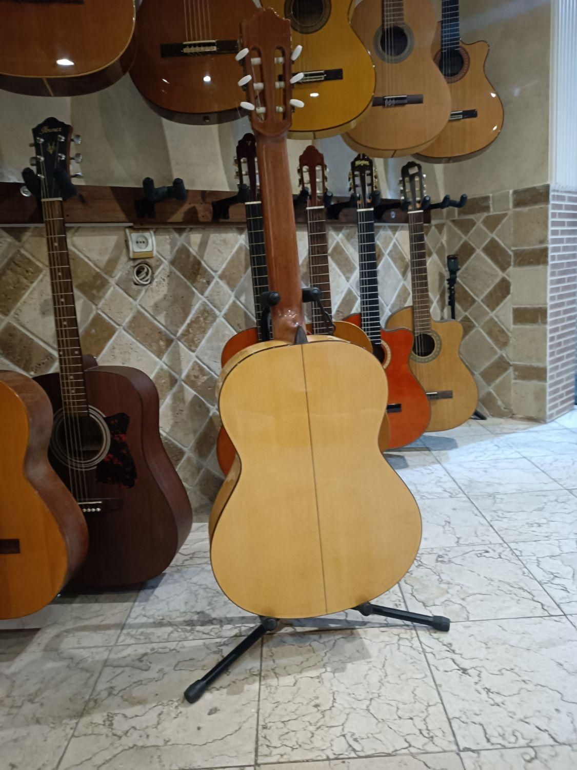 گیتار اسپانیایی کوئینکا مدل 30 f اورجینال سری اول|گیتار، بیس، امپلیفایر|تهران, سهروردی|دیوار