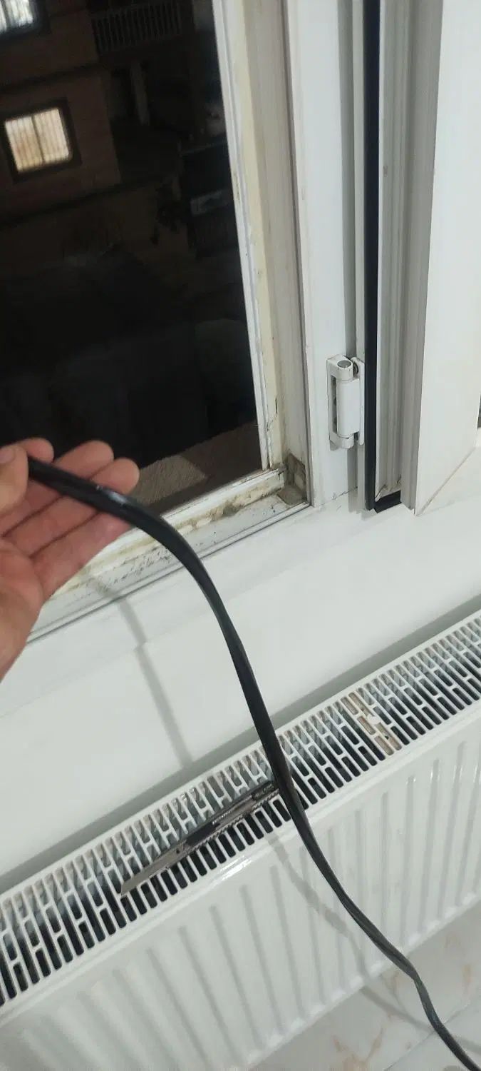 تعویض و تعمیرات و تعویض زوار درب و پنجره PVC|خدمات پیشه و مهارت|هشتگرد, شهرک ریحانه|دیوار