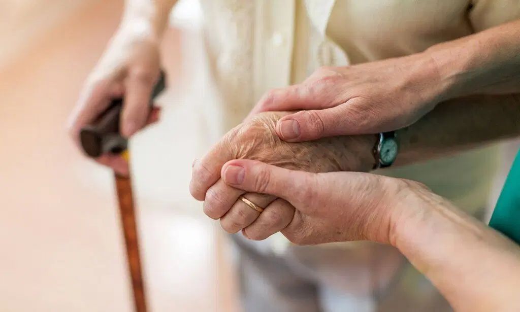 مراقبت حرفه‌ای از سالمند در منزل (تیم مجرب)|خدمات آرایشگری و زیبایی|تهران, پاسداران|دیوار