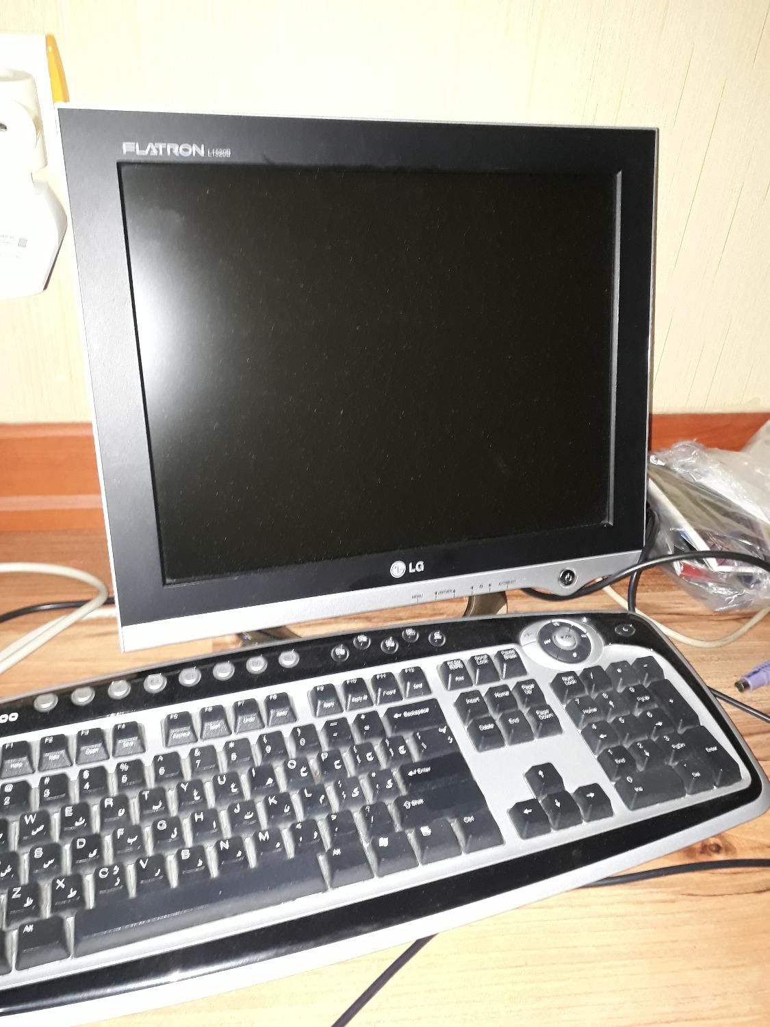 سیستم کامپیوتر رومیزی (الجی LCD/کیس/کیبورد)|رایانه رومیزی|رشت, امین الضرب|دیوار