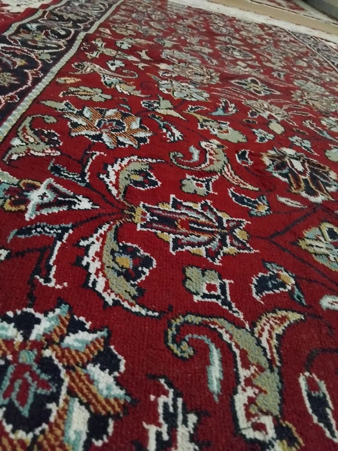 فرش کاملا نو و تمیز زیر قیمت پا معامله تخفیف میدم|فرش|اهواز, بهارستان|دیوار