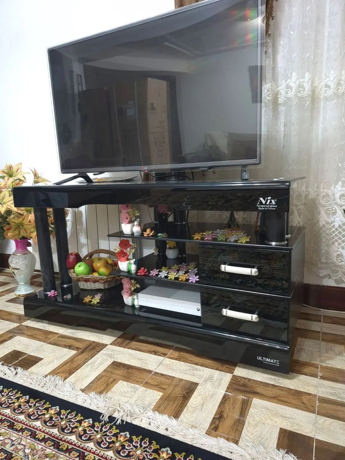 تلوزیون ال ای دی ۴۲ اینچ LG به همراه میز تلوزیون|تلویزیون و پروژکتور|رودسر, |دیوار