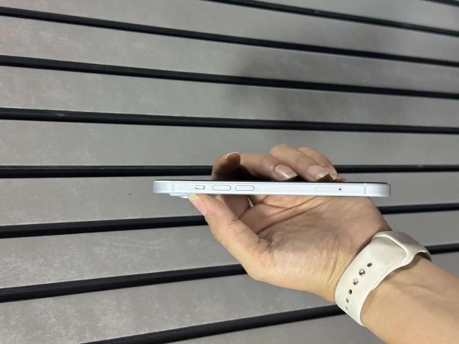 iPhone 13 Normal|موبایل|اصفهان, نقش جهان|دیوار