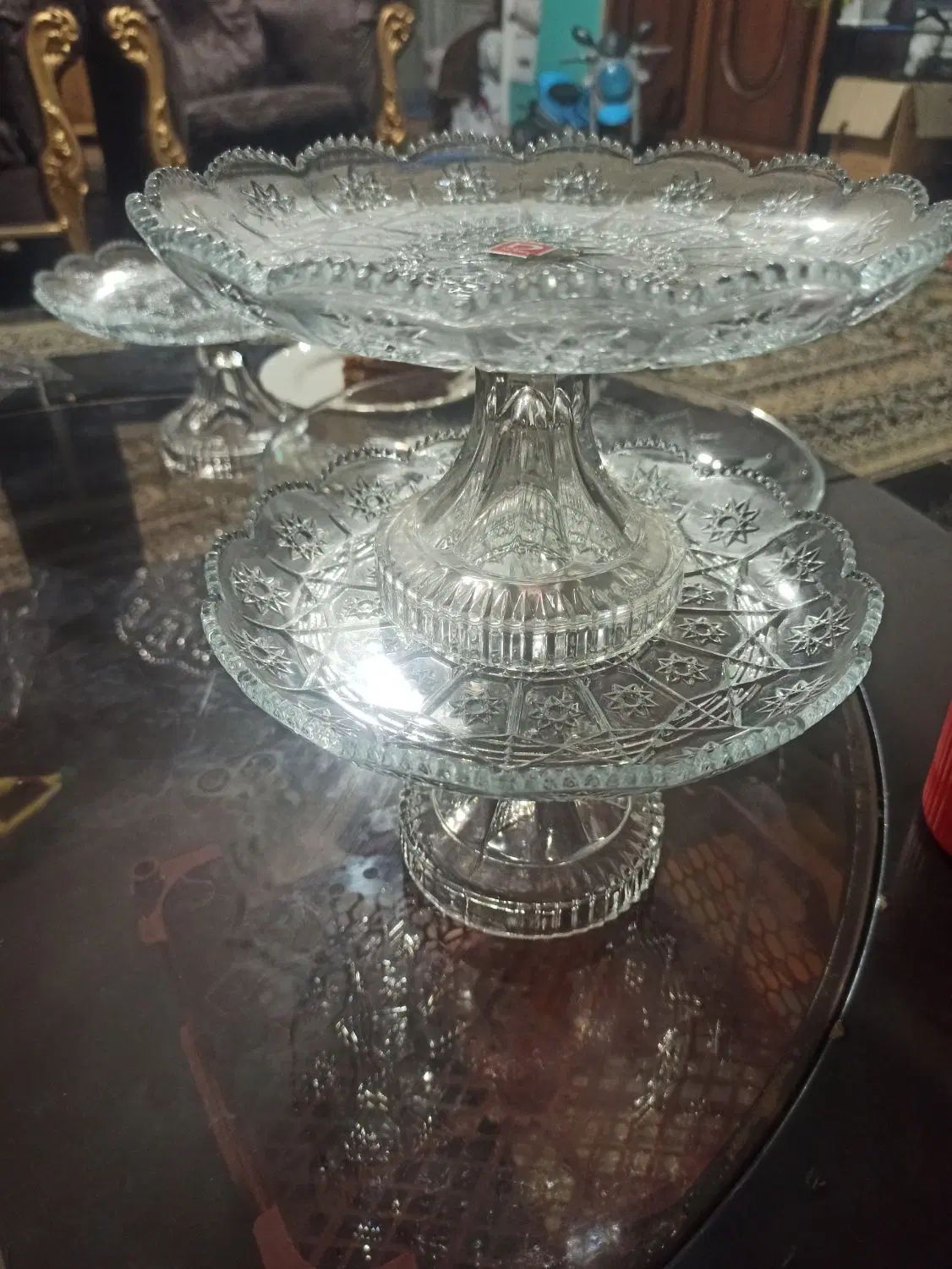تعدادی ظروف منزل|ظروف سرو و پذیرایی|اصفهان, طاحونه|دیوار