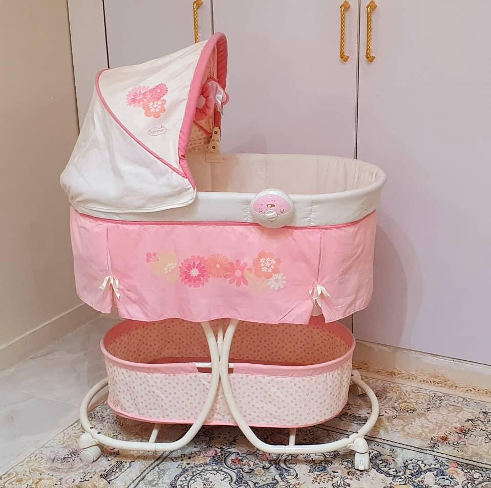 تخت کنار مادر گهواره موزیکال|تخت و صندلی بچه|تهران, نیروی هوایی (پیروزی)|دیوار