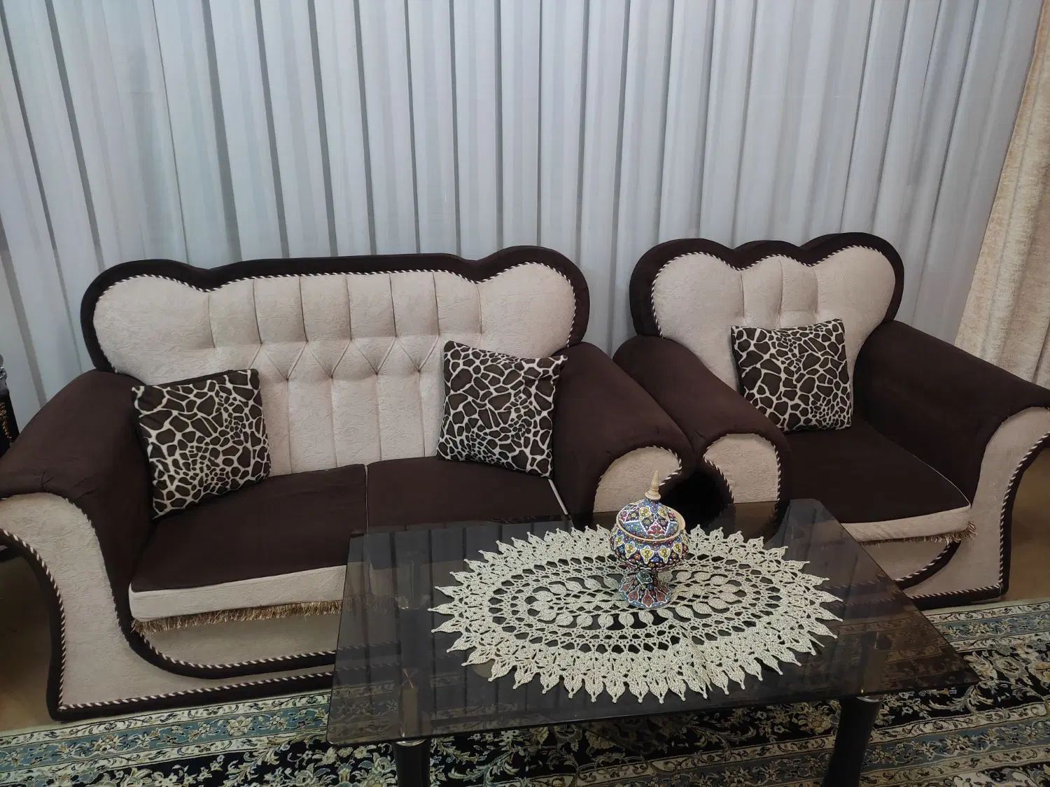 مبل راحتی ۱۰نفره همراه میز و عسلی برند چلسی|مبلمان خانگی و میز عسلی|همدان, |دیوار