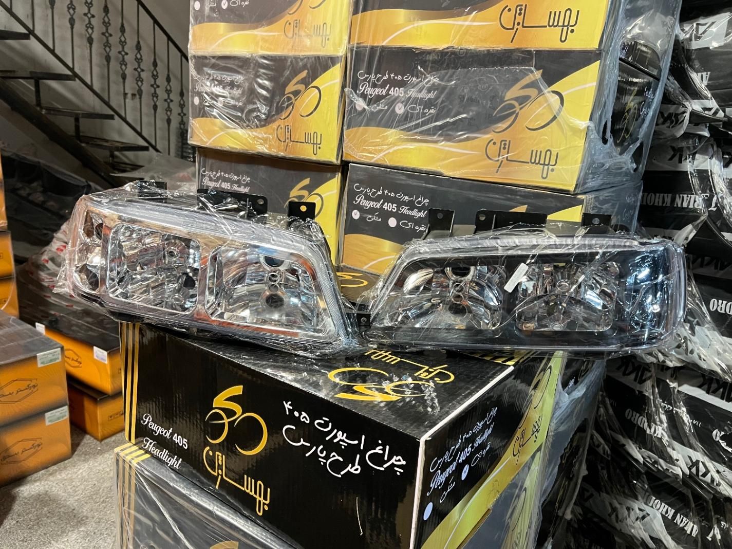 چراغ جلو پژو ۴۰۵ و پارس و slx طرح پارس سفید »دودی|قطعات یدکی و لوازم جانبی|مشهد, هفده شهریور|دیوار