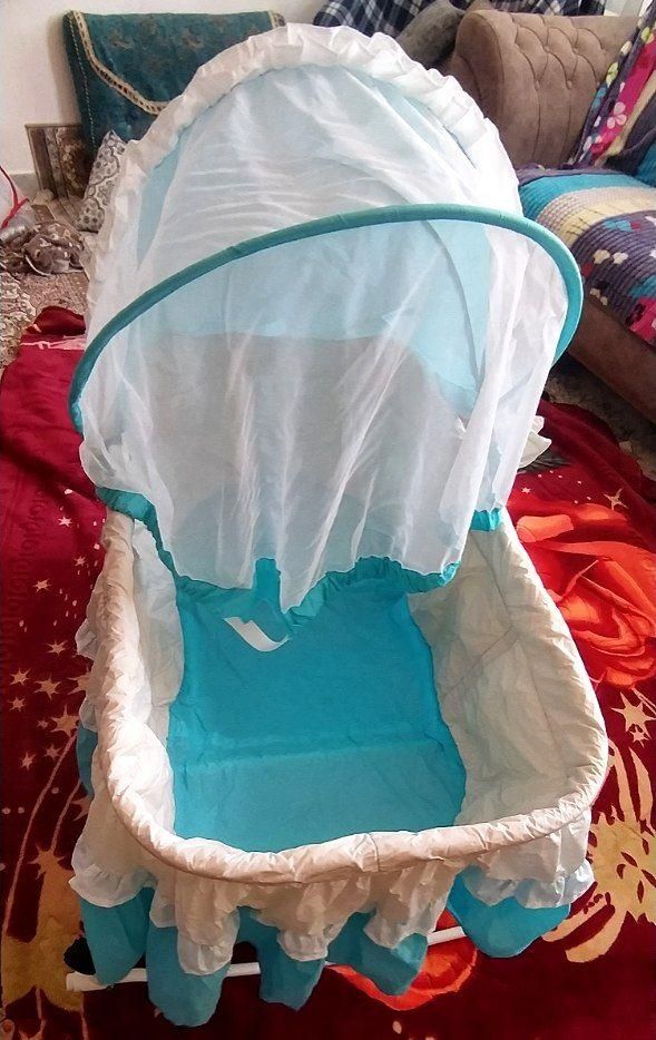 گهواره کنار مادر (ثابت متحرک در حد نو کاملا سالم)|تخت و صندلی بچه|قم, پردیسان|دیوار
