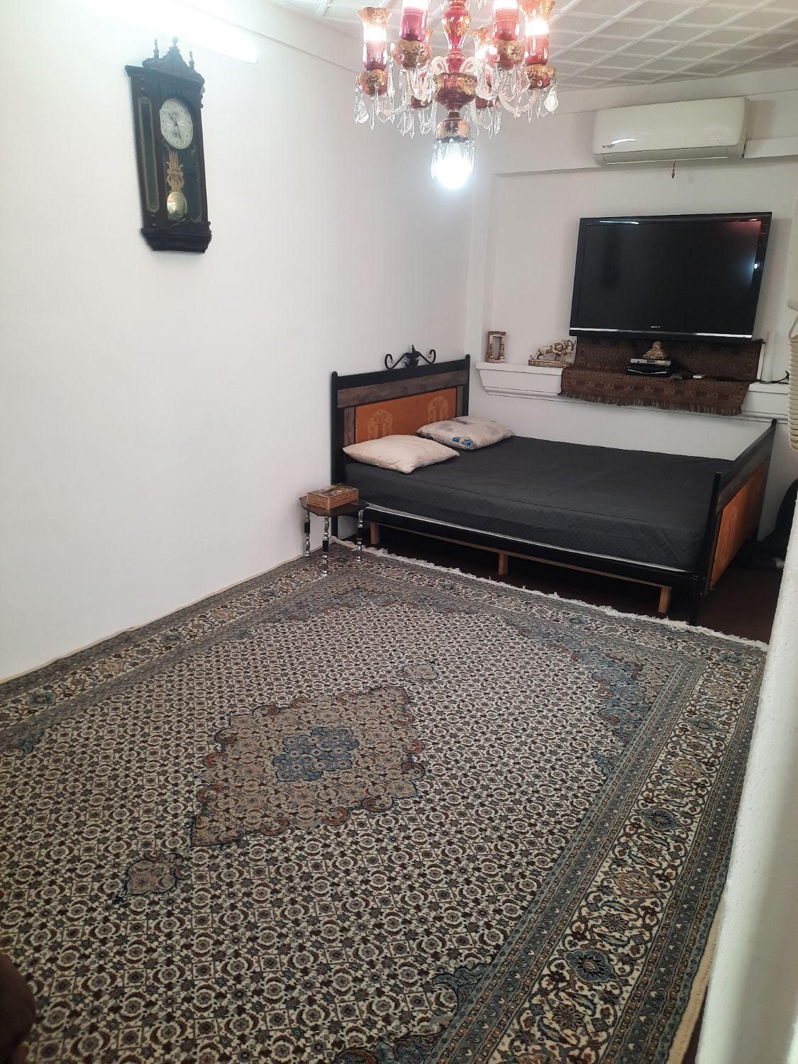 اجاره روزانه/هفتگی/ منزل دربست محله اسحاق بیگ ا|اجارهٔ کوتاه‌مدت آپارتمان و سوئیت|شیراز, شاهچراغ|دیوار