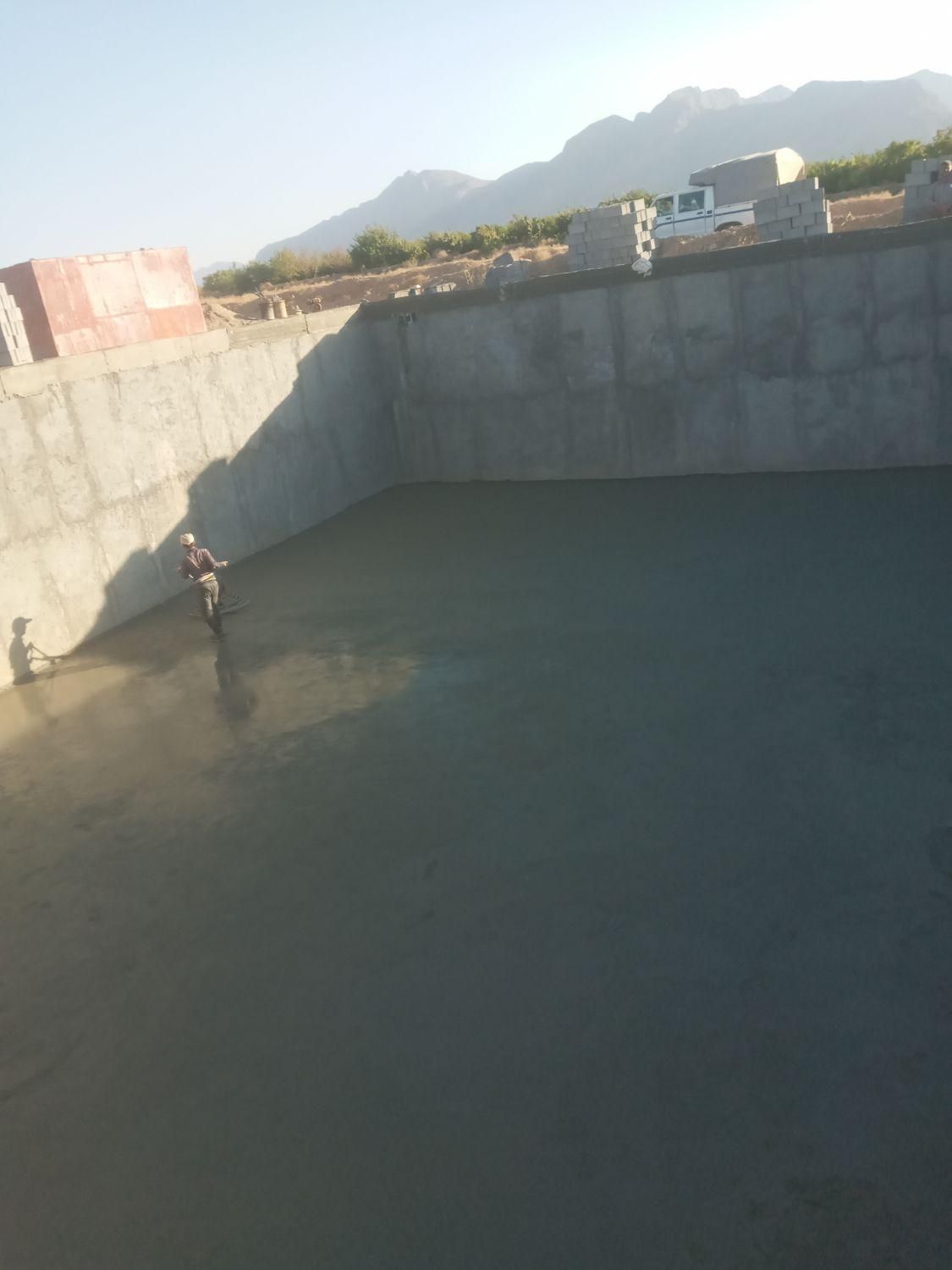 اجرای بتن ریزی کف باماله پروانه ای|خدمات پیشه و مهارت|شهرضا, |دیوار