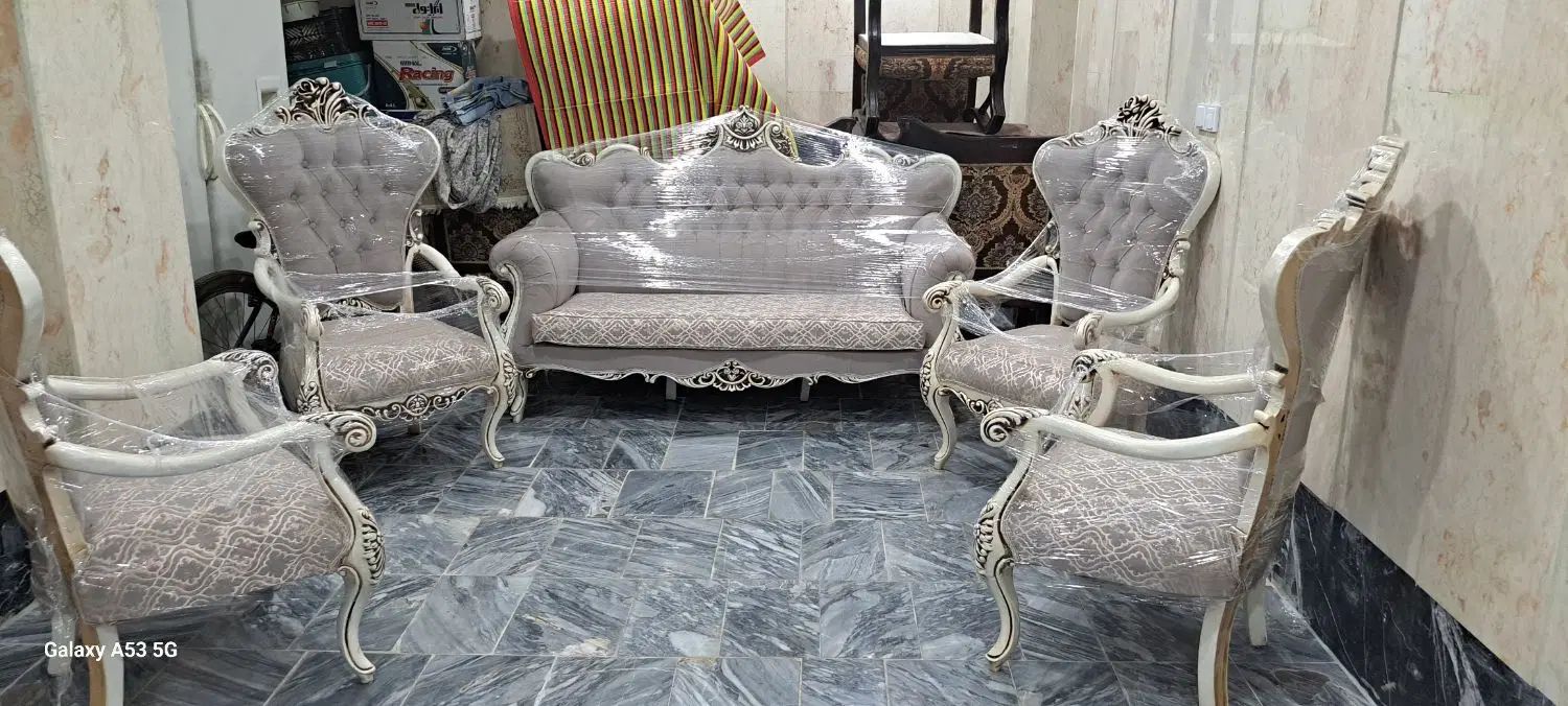 مبلمان ایتالیایی ۷ نفره به همراه میز|مبلمان خانگی و میز عسلی|تهران, نبی اکرم|دیوار