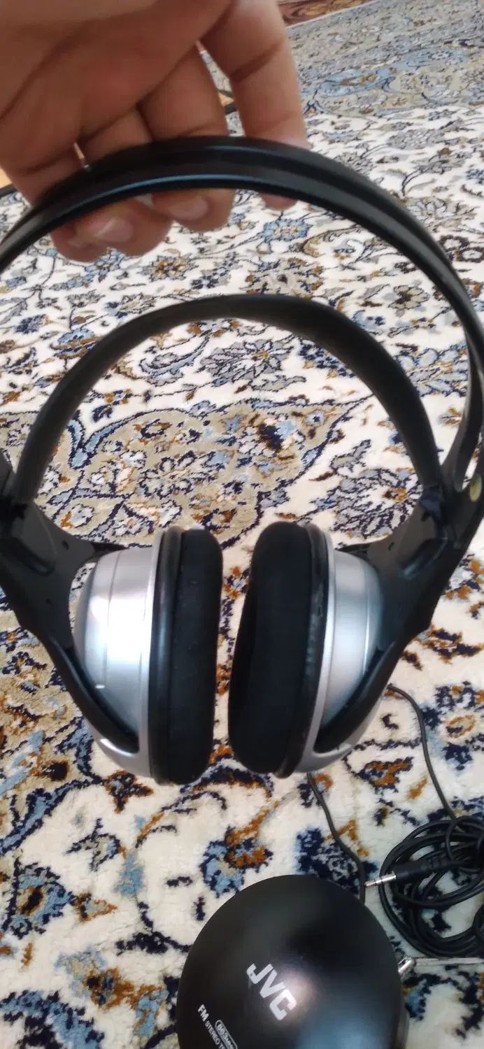 یک جفت هدفون JVC و یک فرستنده استریو FM|پخش‌کننده همراه|تهران, اختیاریه|دیوار